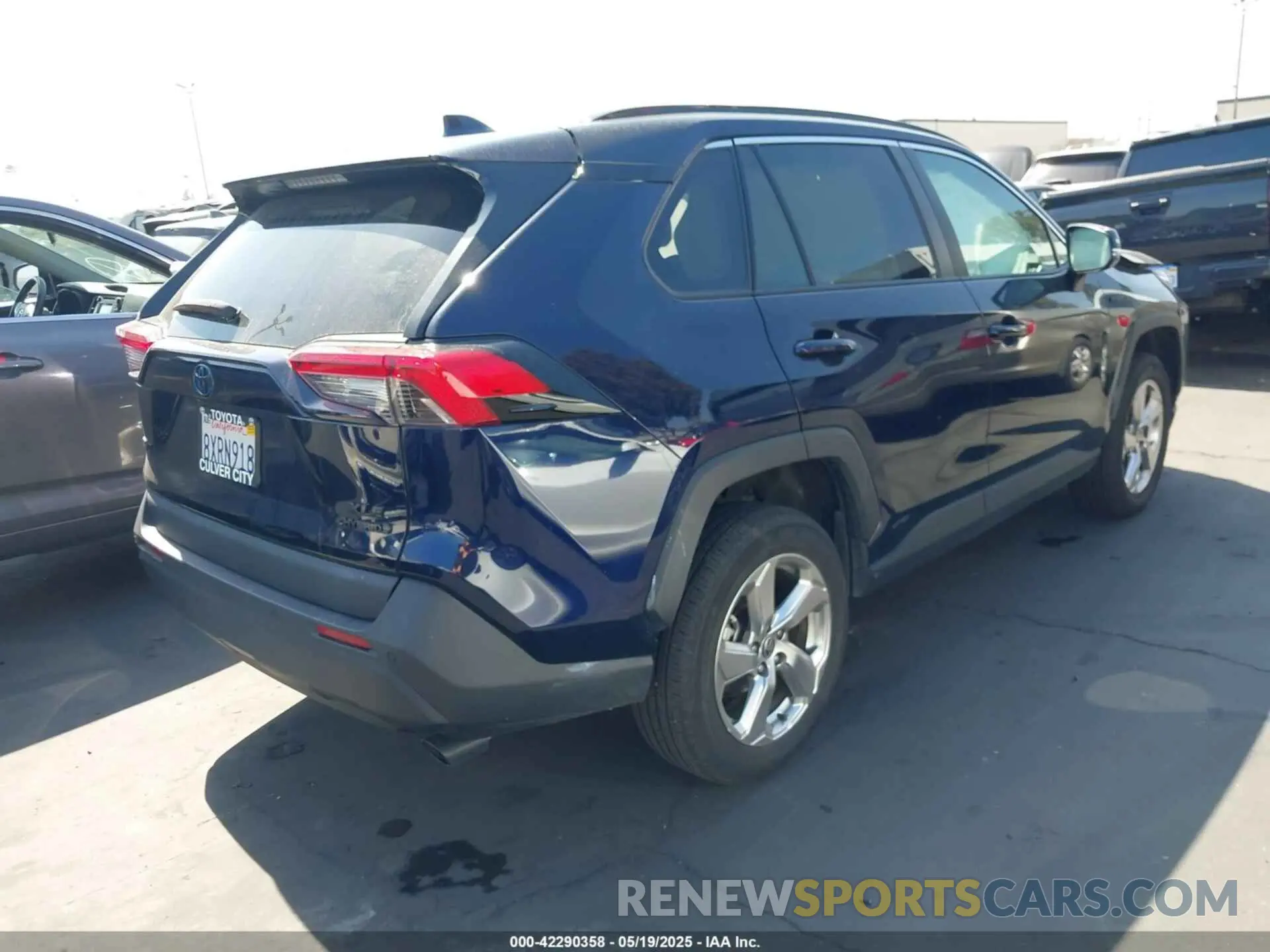 4 Фотография поврежденного автомобиля 4T3B6RFV2MU044890 TOYOTA RAV4 HYBRID 2021