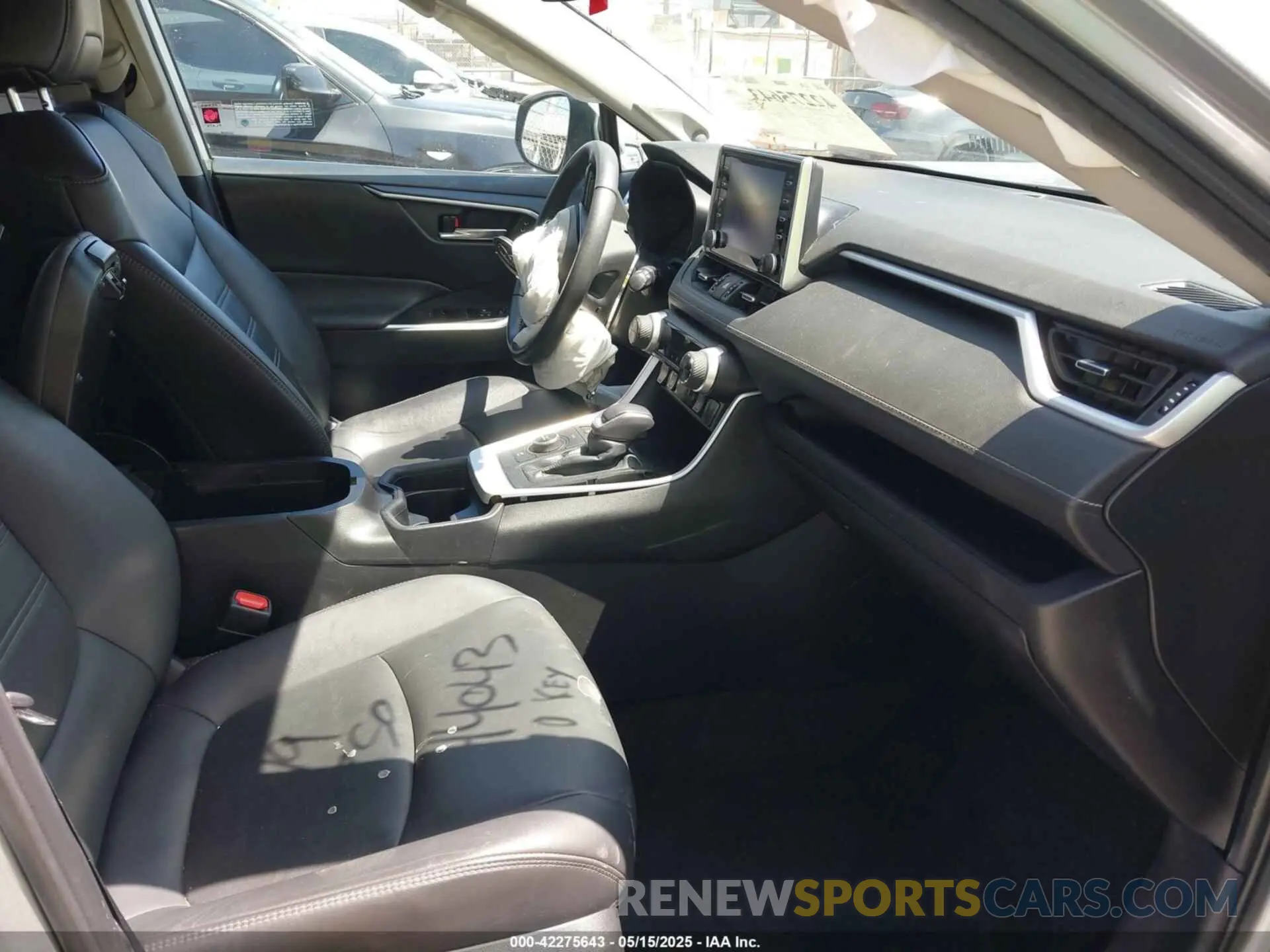 5 Photograph of a damaged car 4T3B6RFV7MU044710 TOYOTA RAV4 HYBRID 2021