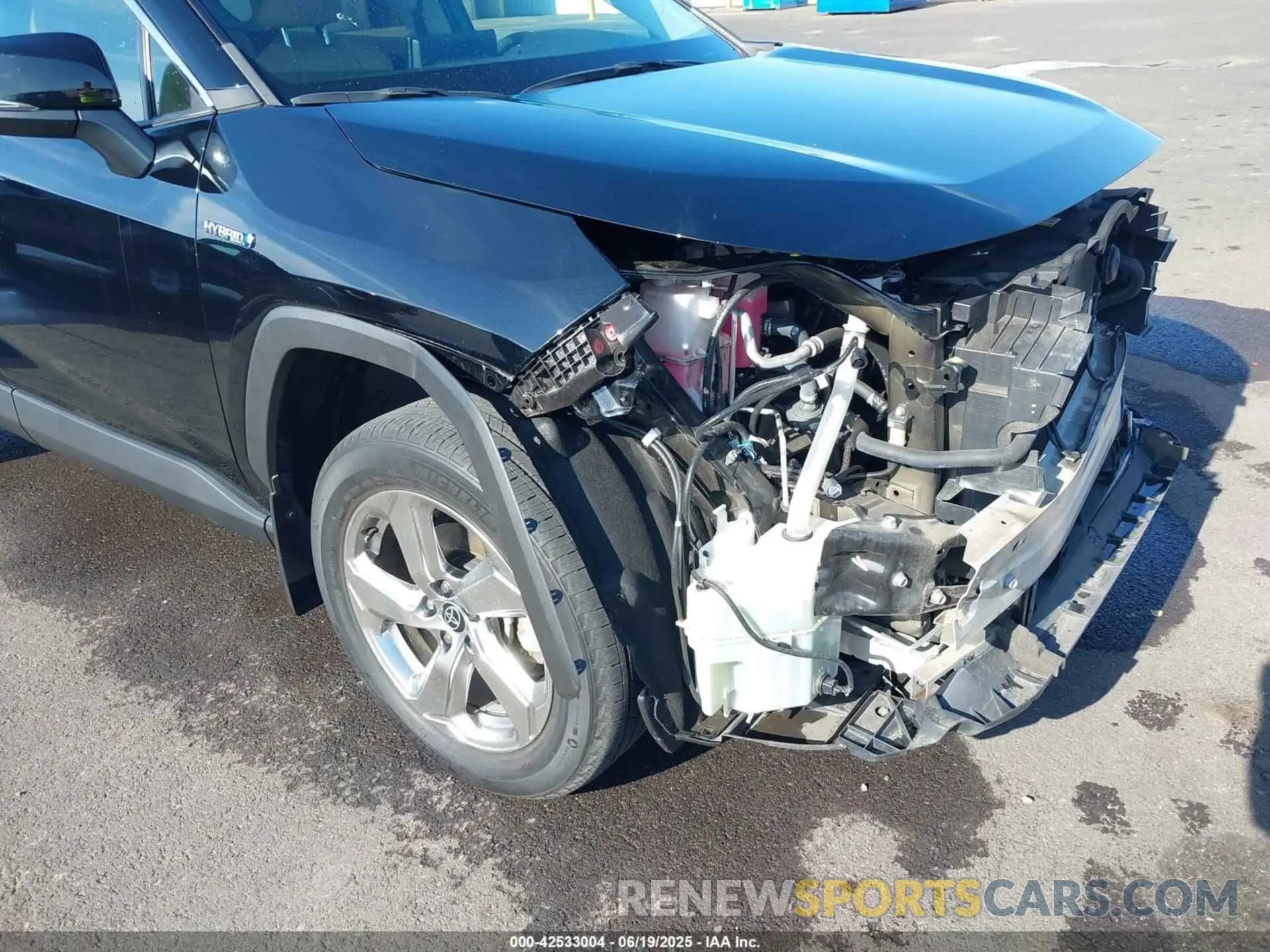 18 Photograph of a damaged car 4T3B6RFVXMU040585 TOYOTA RAV4 HYBRID 2021