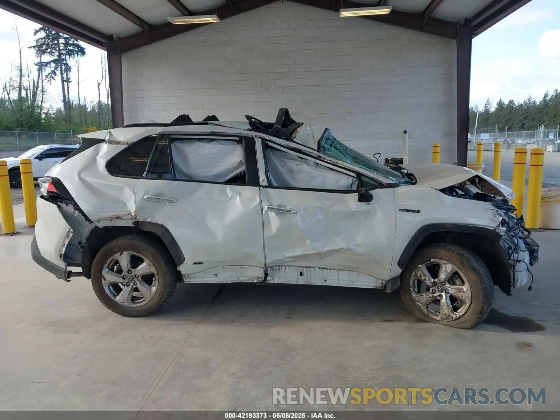 12 Photograph of a damaged car 4T3D6RFV5MU013559 TOYOTA RAV4 HYBRID 2021