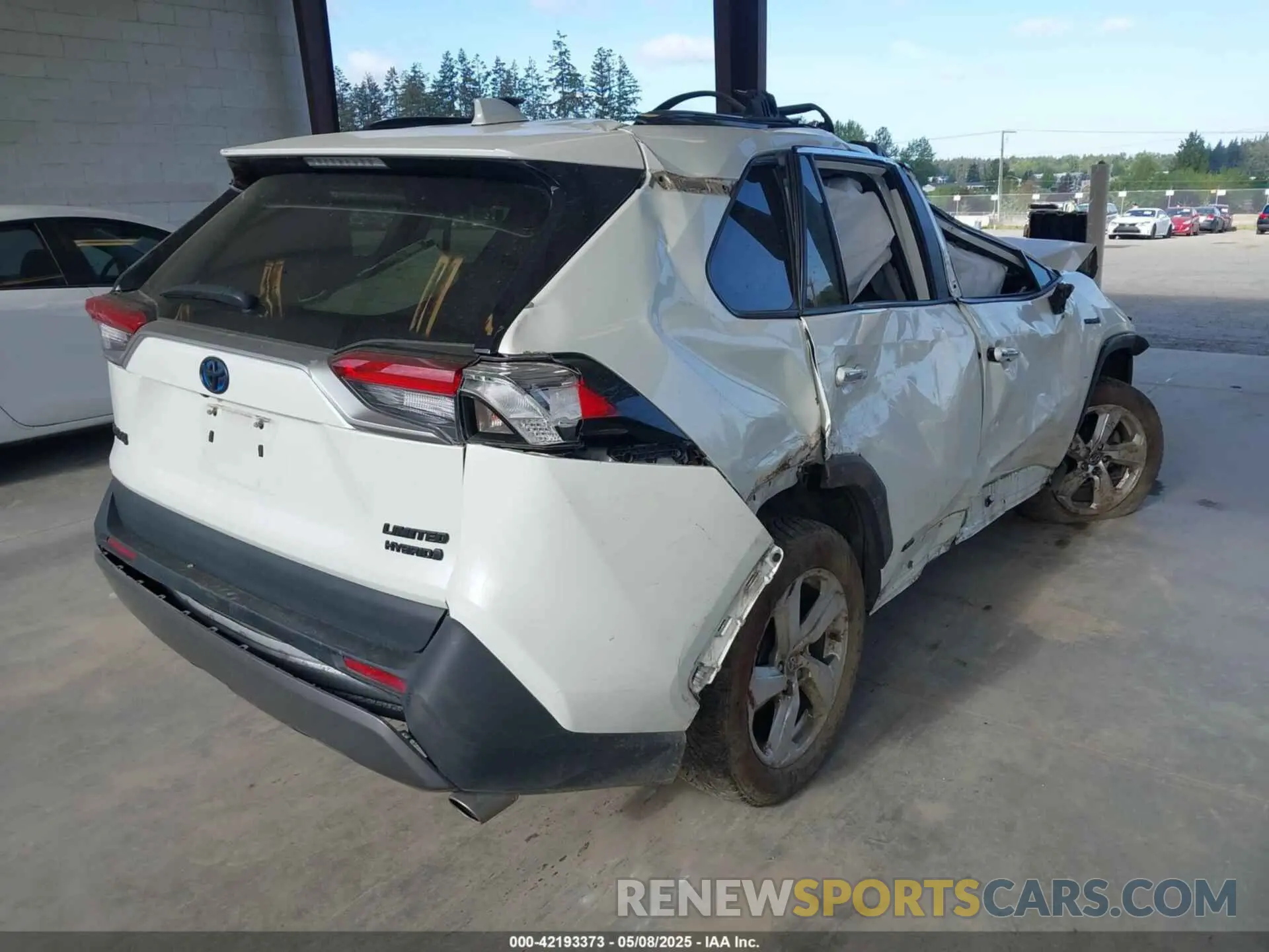 4 Photograph of a damaged car 4T3D6RFV5MU013559 TOYOTA RAV4 HYBRID 2021