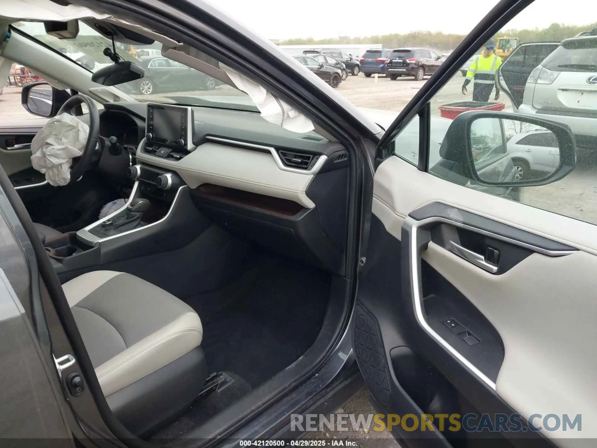 5 Photograph of a damaged car 4T3D6RFVXMU028235 TOYOTA RAV4 HYBRID 2021