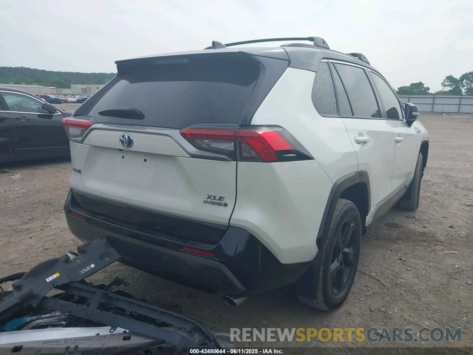 4 Photograph of a damaged car 4T3E6RFV0MU063287 TOYOTA RAV4 HYBRID 2021