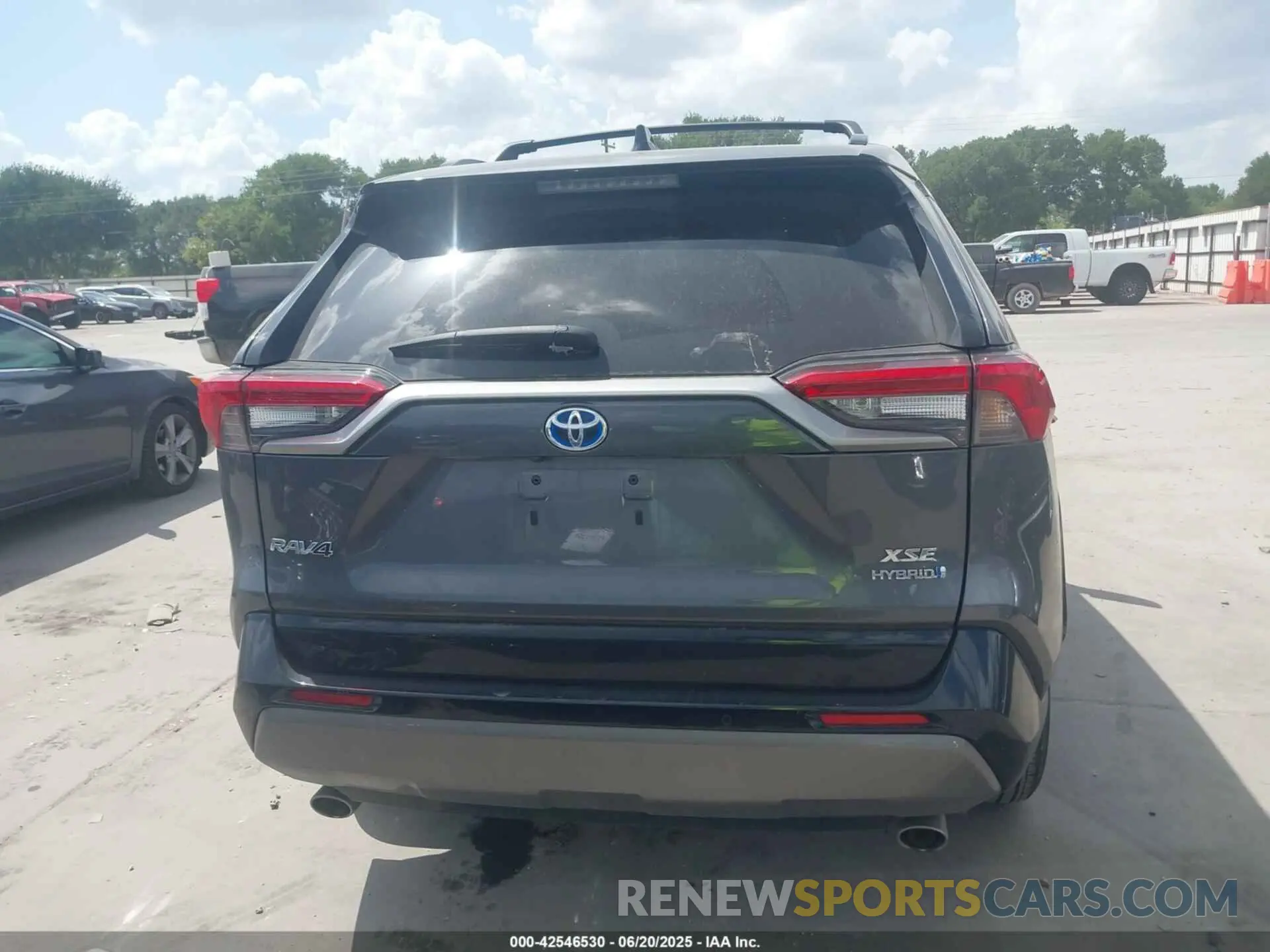 17 Photograph of a damaged car 4T3E6RFV1MU063492 TOYOTA RAV4 HYBRID 2021