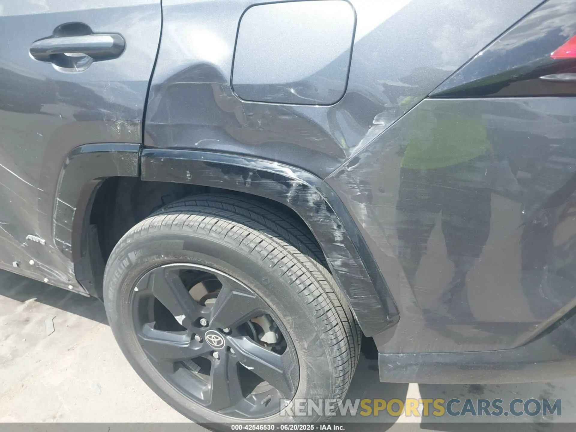 18 Photograph of a damaged car 4T3E6RFV1MU063492 TOYOTA RAV4 HYBRID 2021