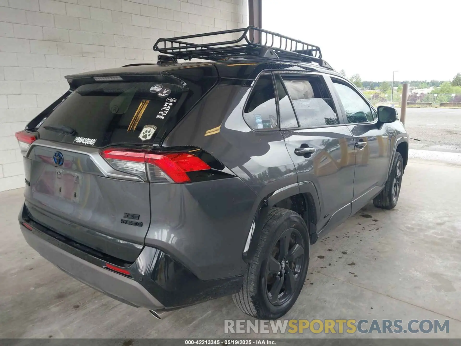 4 Photograph of a damaged car 4T3E6RFV2MU007724 TOYOTA RAV4 HYBRID 2021