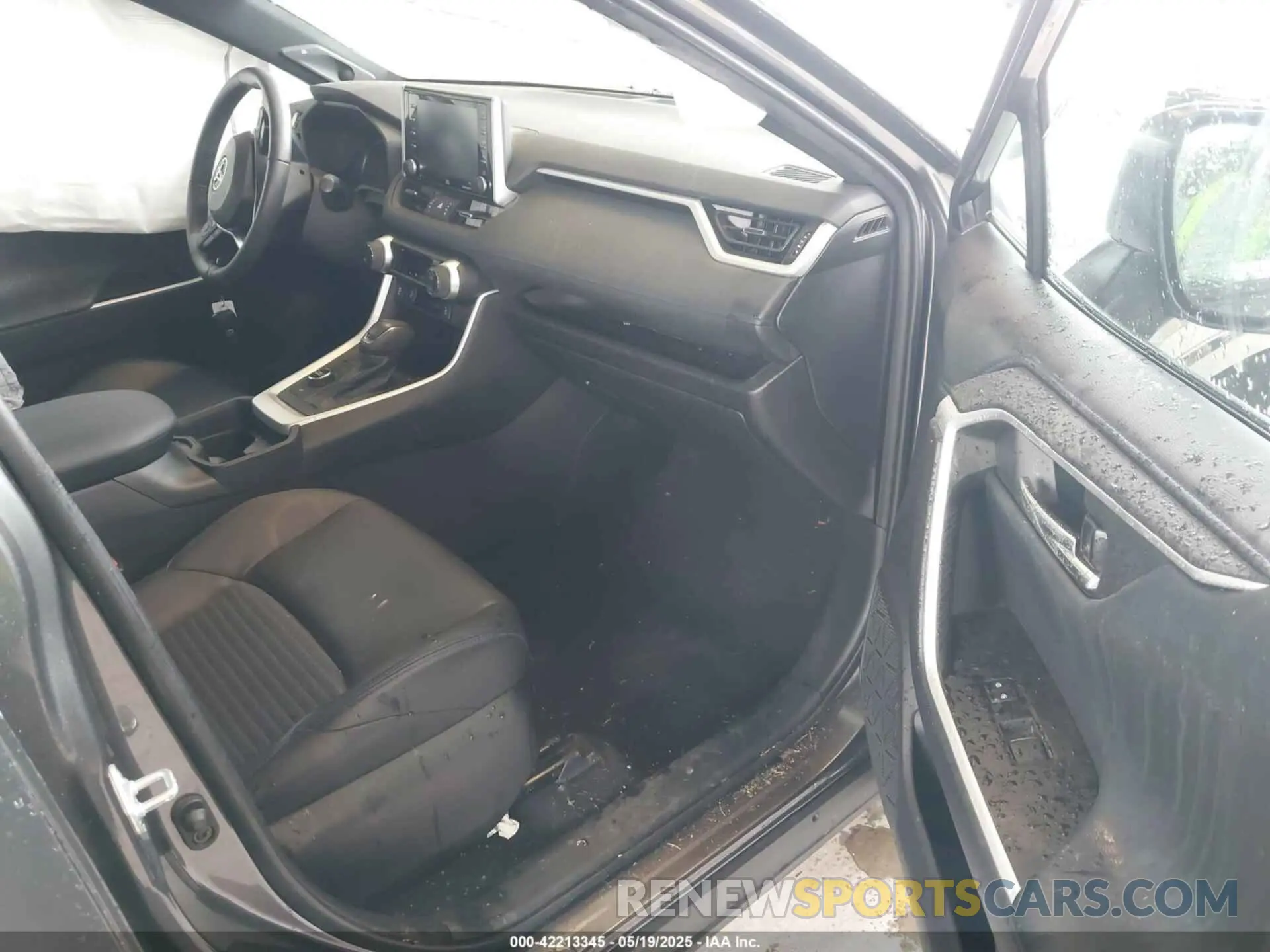 5 Photograph of a damaged car 4T3E6RFV2MU007724 TOYOTA RAV4 HYBRID 2021