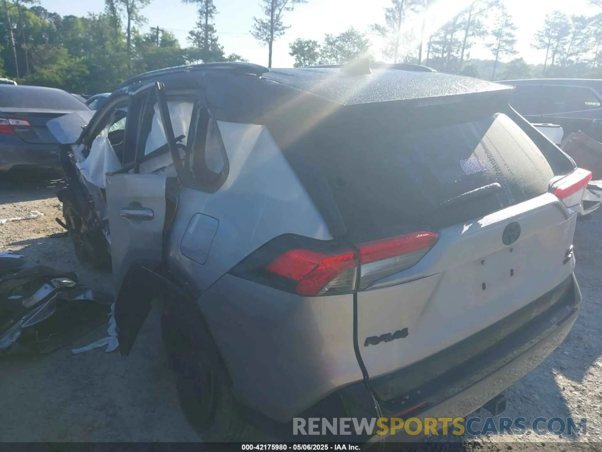 3 Photograph of a damaged car 4T3E6RFV3MU055183 TOYOTA RAV4 HYBRID 2021