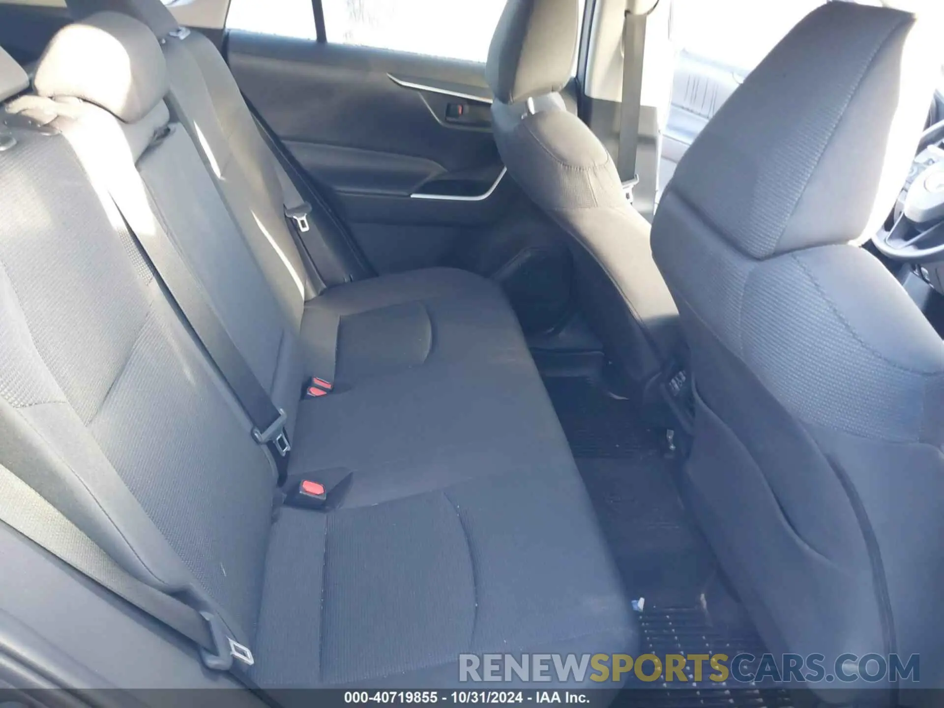 8 Photograph of a damaged car 4T3L6RFV6MU021102 TOYOTA RAV4 HYBRID 2021