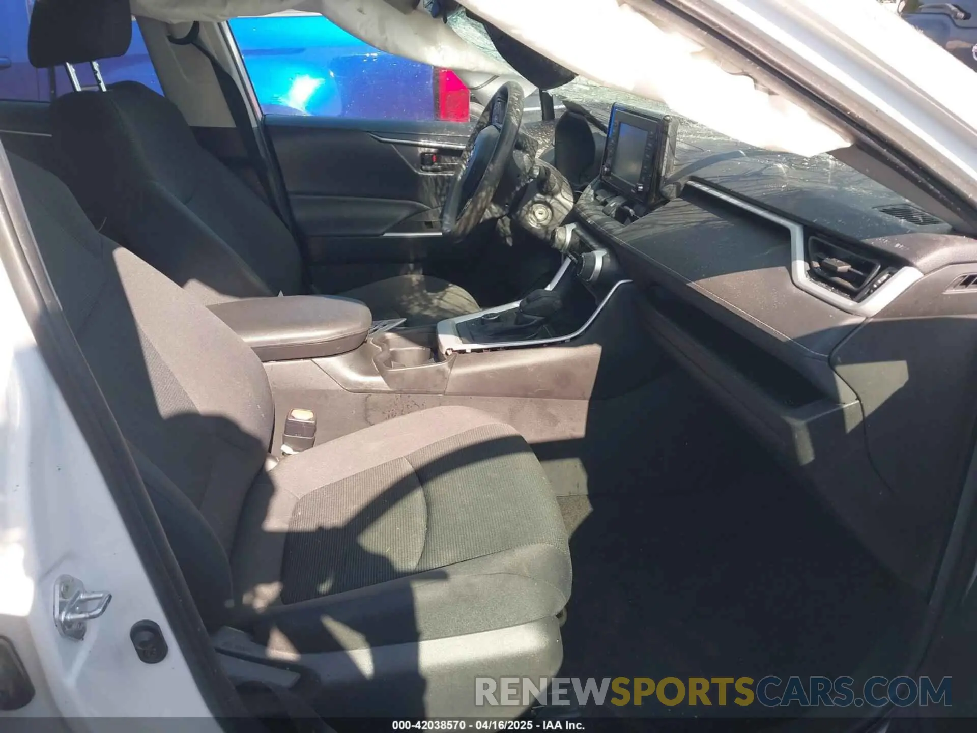 5 Photograph of a damaged car 4T3LWRFV1MU021248 TOYOTA RAV4 HYBRID 2021