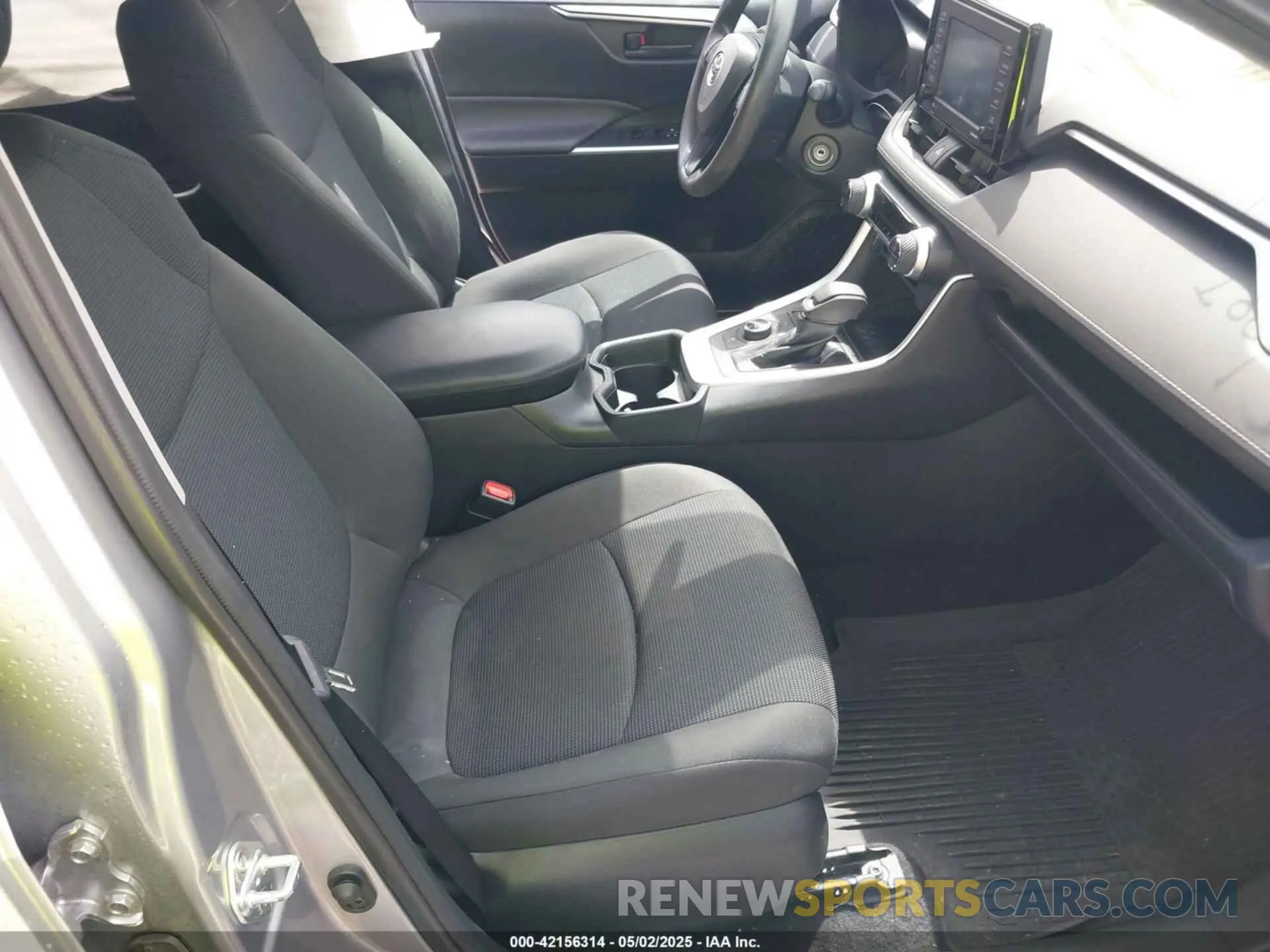 5 Photograph of a damaged car 4T3LWRFV1MU039779 TOYOTA RAV4 HYBRID 2021