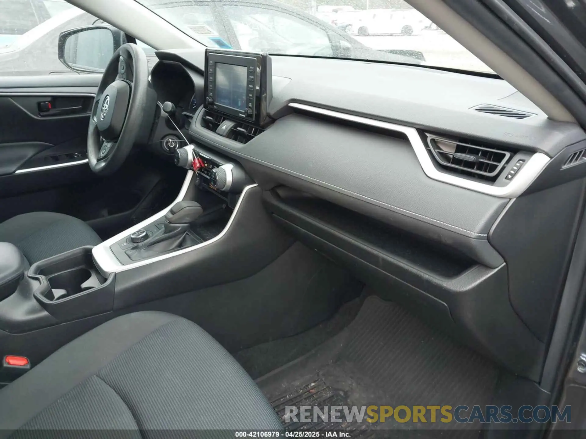 5 Photograph of a damaged car 4T3LWRFV3MU041338 TOYOTA RAV4 HYBRID 2021