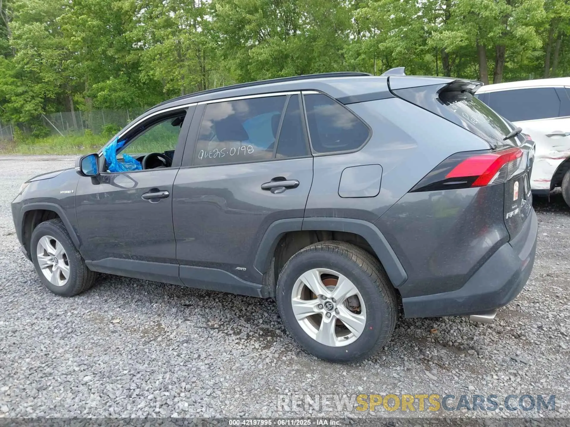 13 Photograph of a damaged car 4T3R6RFV1MU016271 TOYOTA RAV4 HYBRID 2021
