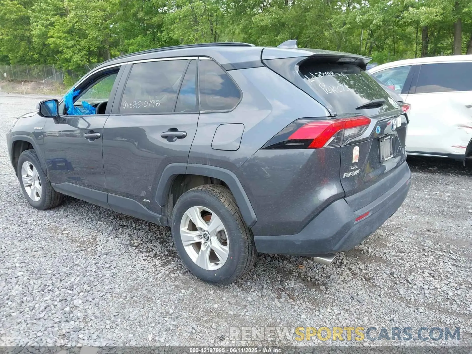 3 Photograph of a damaged car 4T3R6RFV1MU016271 TOYOTA RAV4 HYBRID 2021