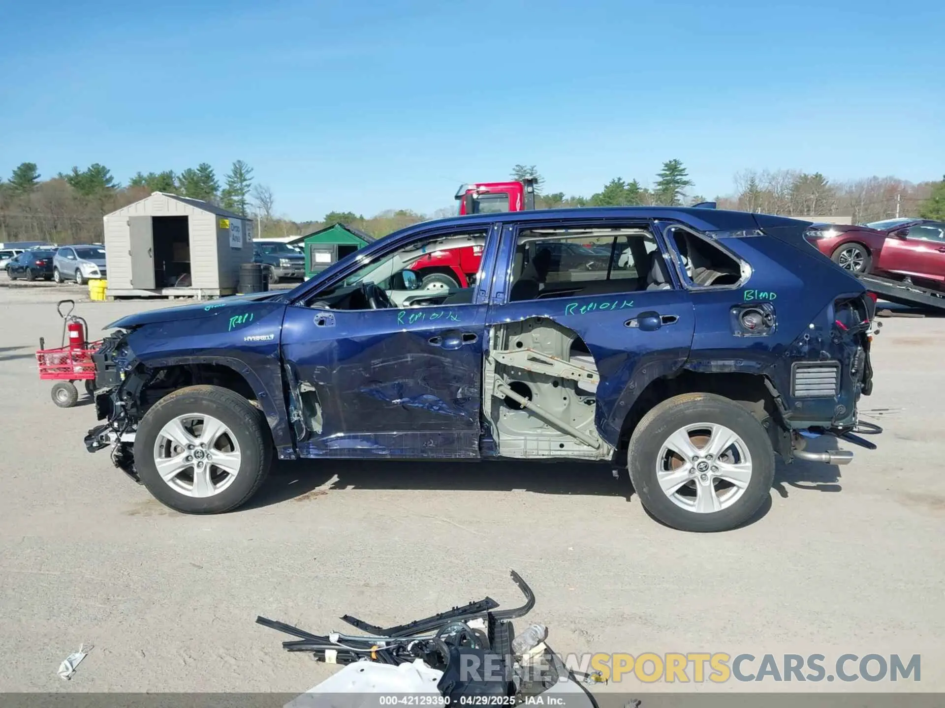 15 Photograph of a damaged car 4T3R6RFV2MU018403 TOYOTA RAV4 HYBRID 2021
