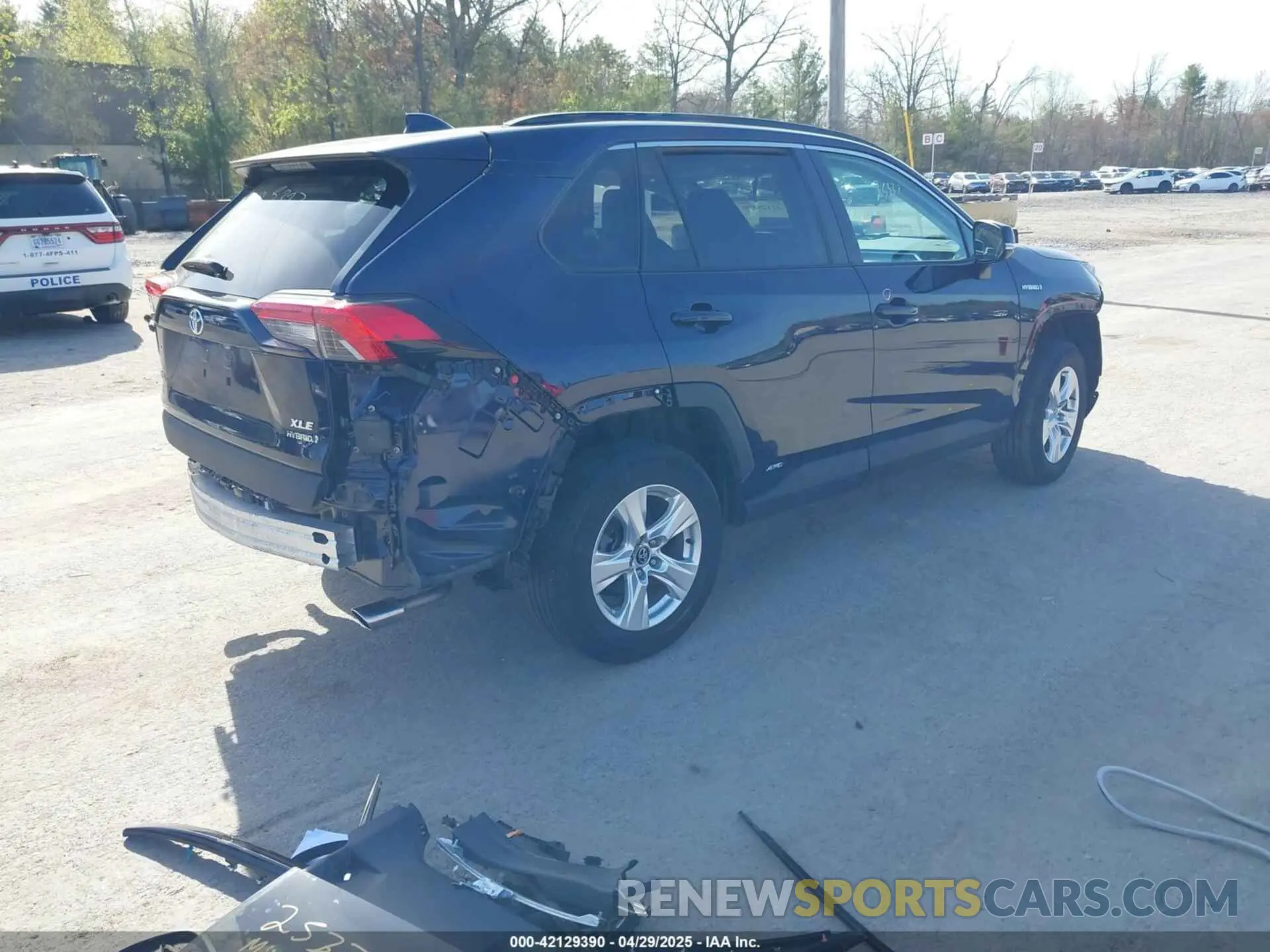 4 Photograph of a damaged car 4T3R6RFV2MU018403 TOYOTA RAV4 HYBRID 2021