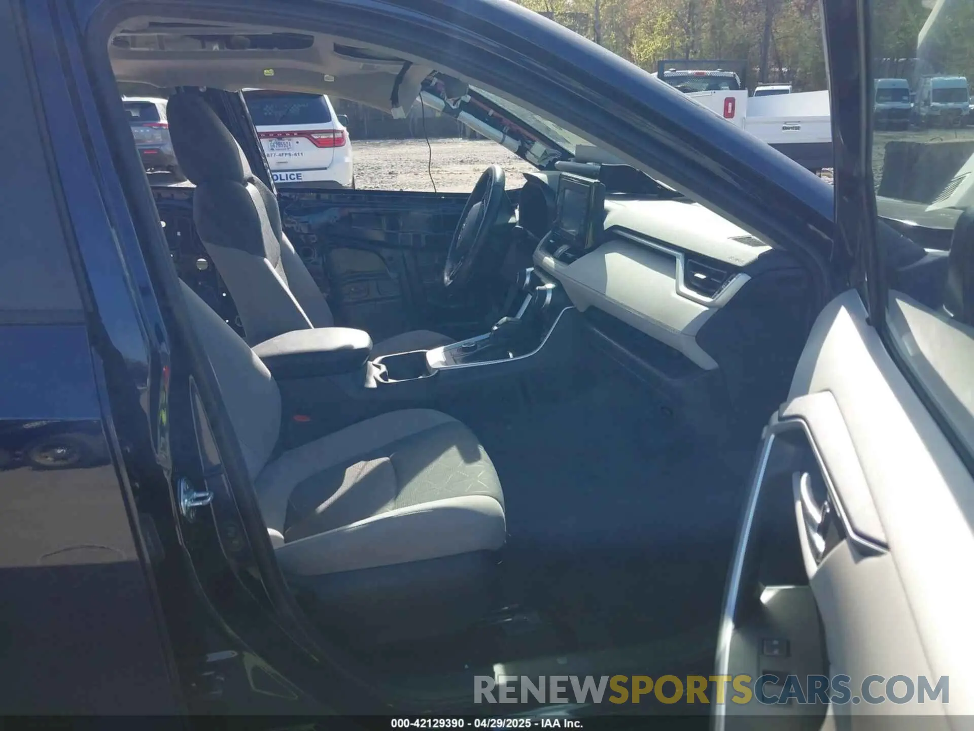 5 Photograph of a damaged car 4T3R6RFV2MU018403 TOYOTA RAV4 HYBRID 2021