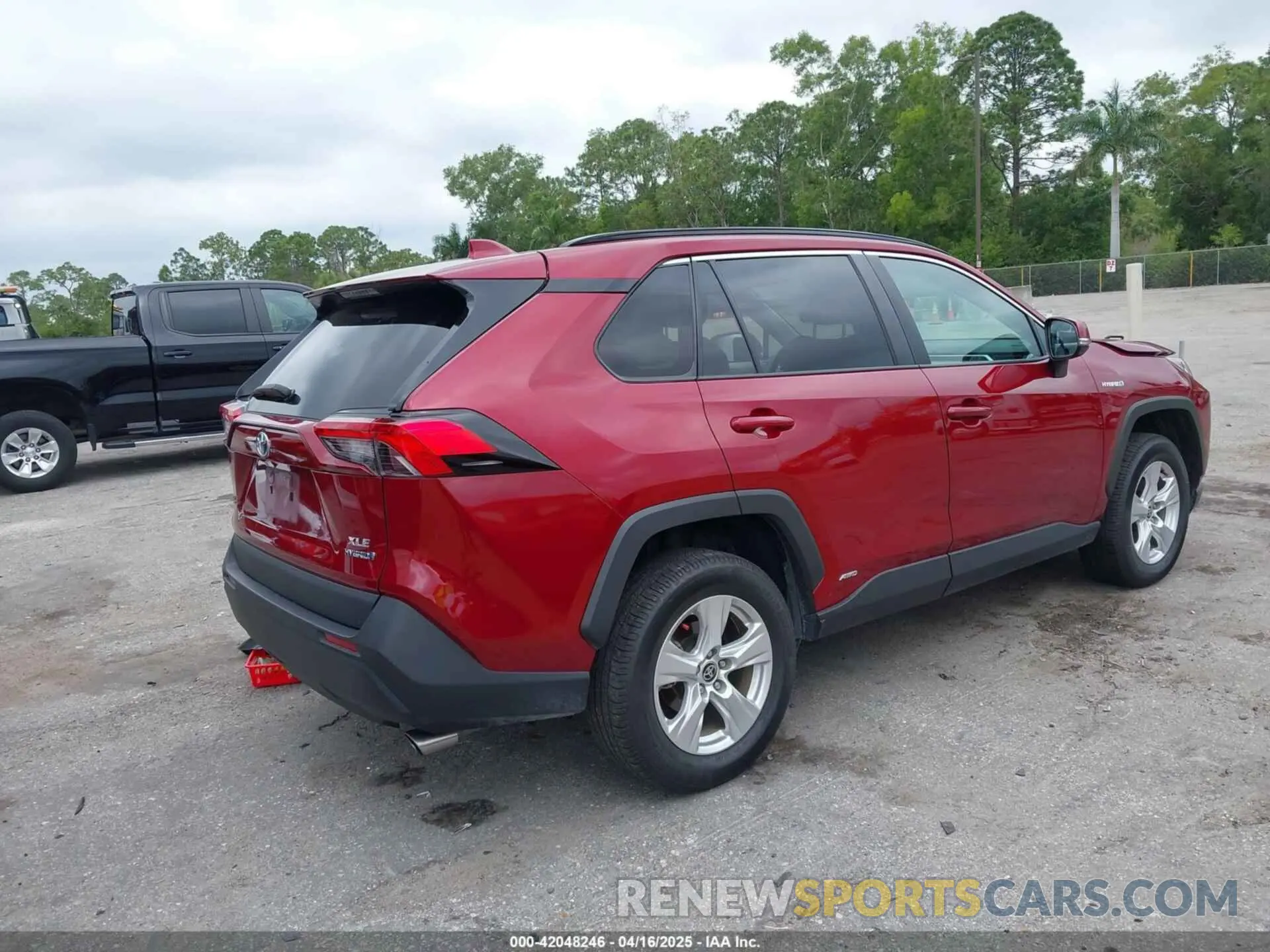 4 Photograph of a damaged car 4T3RWRFV4MU044341 TOYOTA RAV4 HYBRID 2021