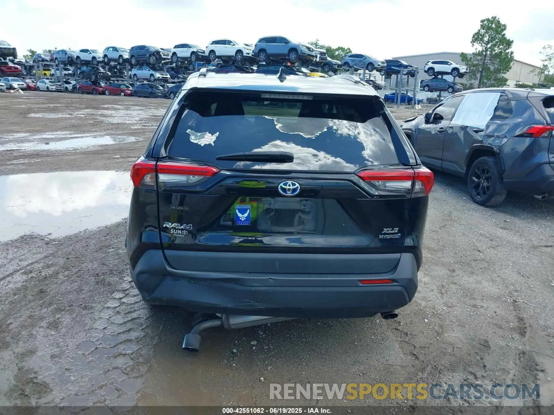 16 Photograph of a damaged car 4T3RWRFV5MU040881 TOYOTA RAV4 HYBRID 2021