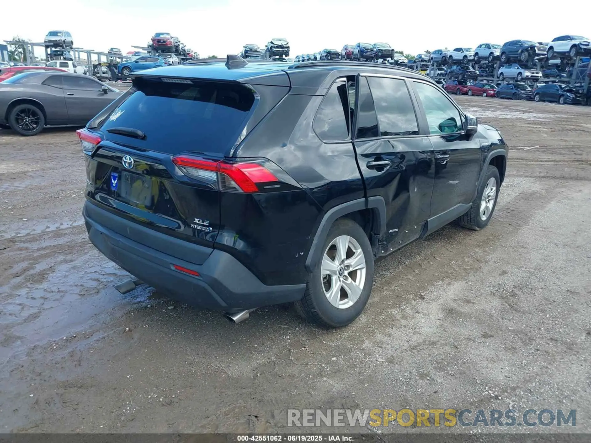 4 Photograph of a damaged car 4T3RWRFV5MU040881 TOYOTA RAV4 HYBRID 2021