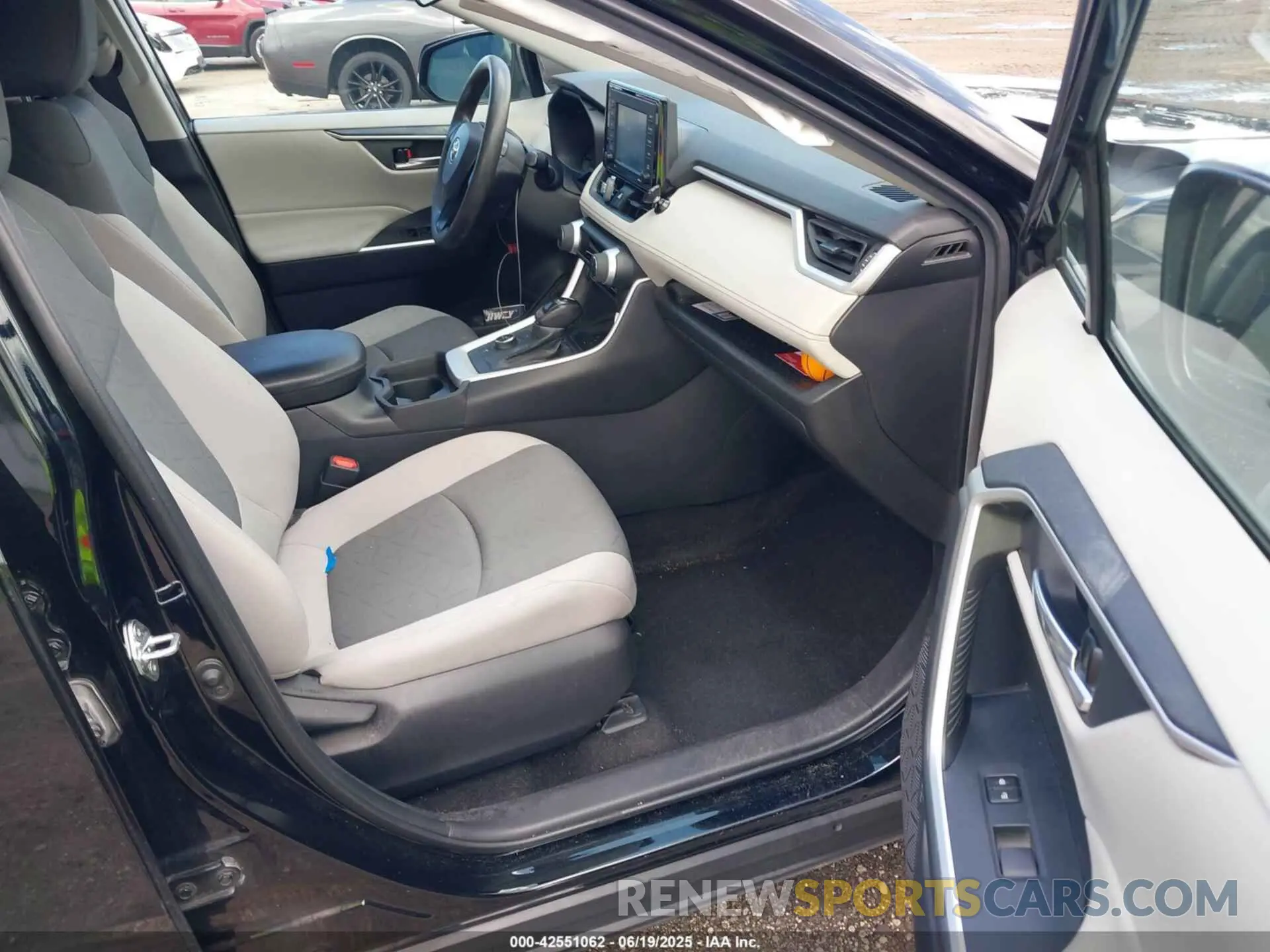 5 Photograph of a damaged car 4T3RWRFV5MU040881 TOYOTA RAV4 HYBRID 2021