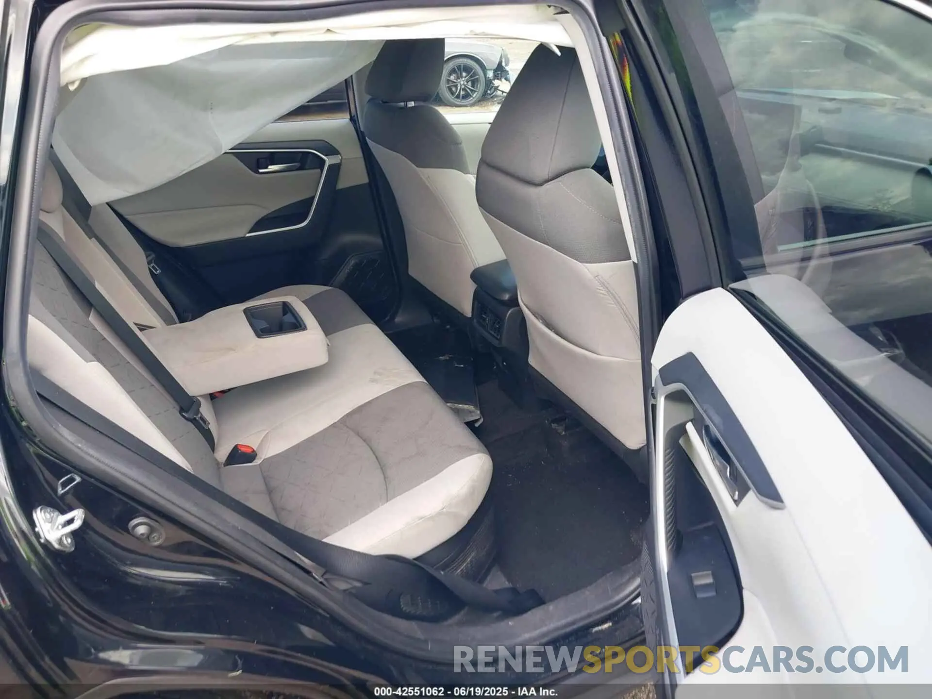 8 Photograph of a damaged car 4T3RWRFV5MU040881 TOYOTA RAV4 HYBRID 2021