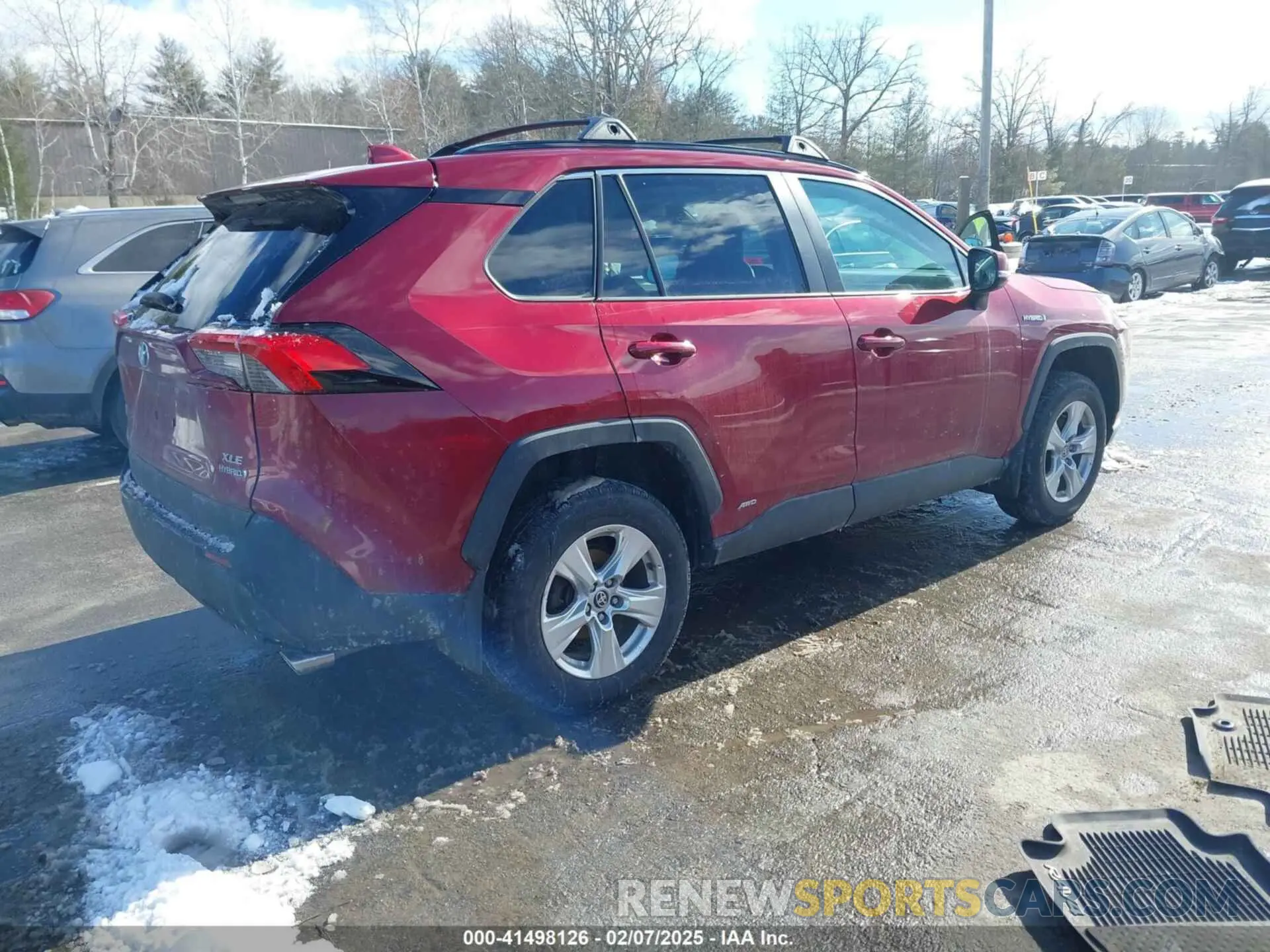 4 Photograph of a damaged car 4T3RWRFV6MU026133 TOYOTA RAV4 HYBRID 2021