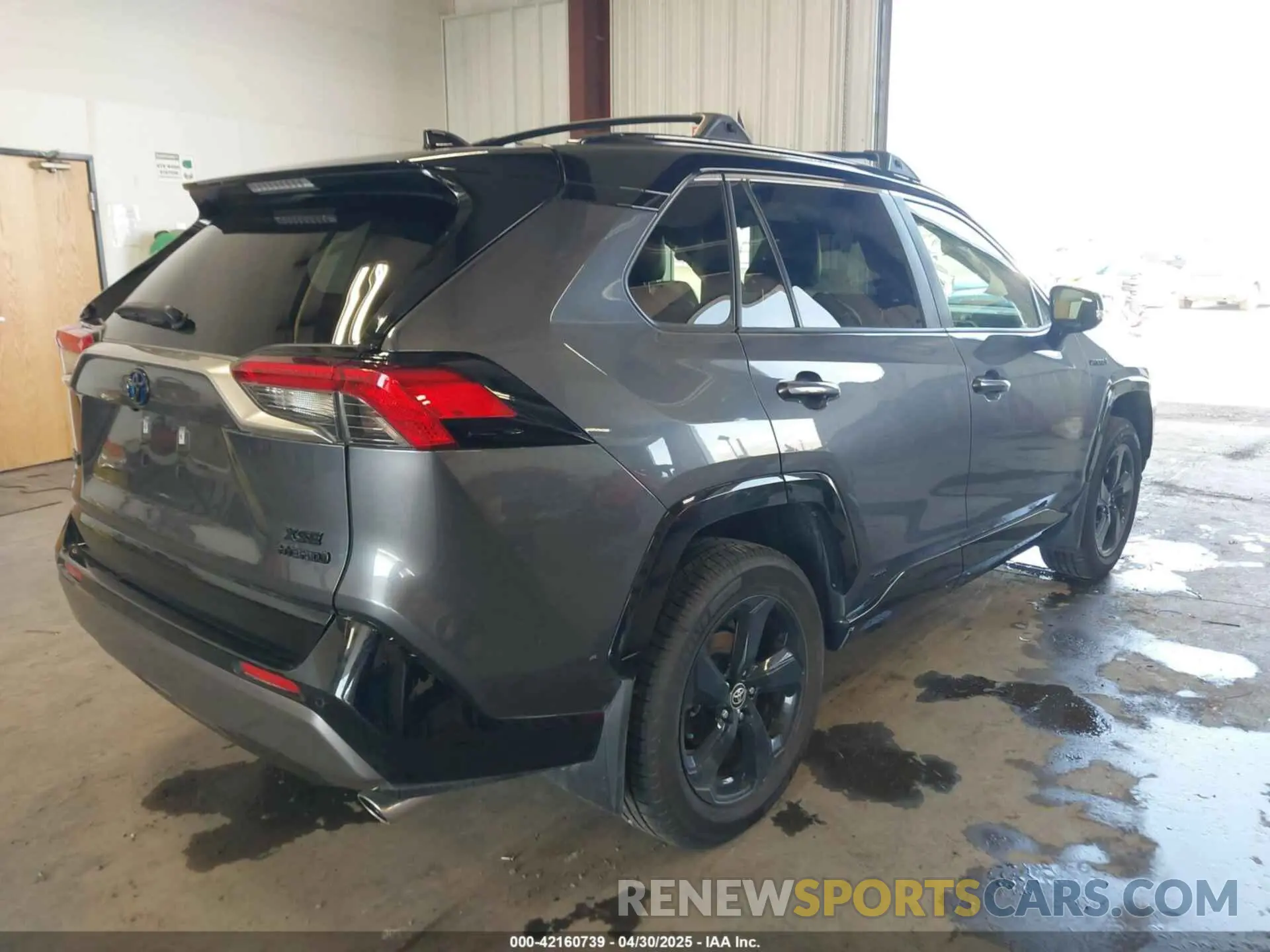 4 Photograph of a damaged car JTME6RFV5MD515361 TOYOTA RAV4 HYBRID 2021
