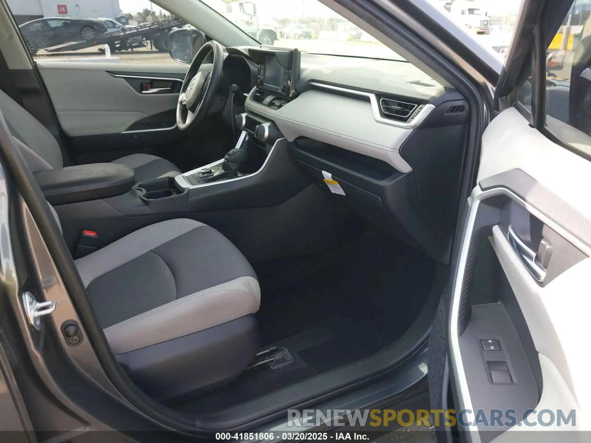 5 Photograph of a damaged car JTMRWRFV4MD129757 TOYOTA RAV4 HYBRID 2021