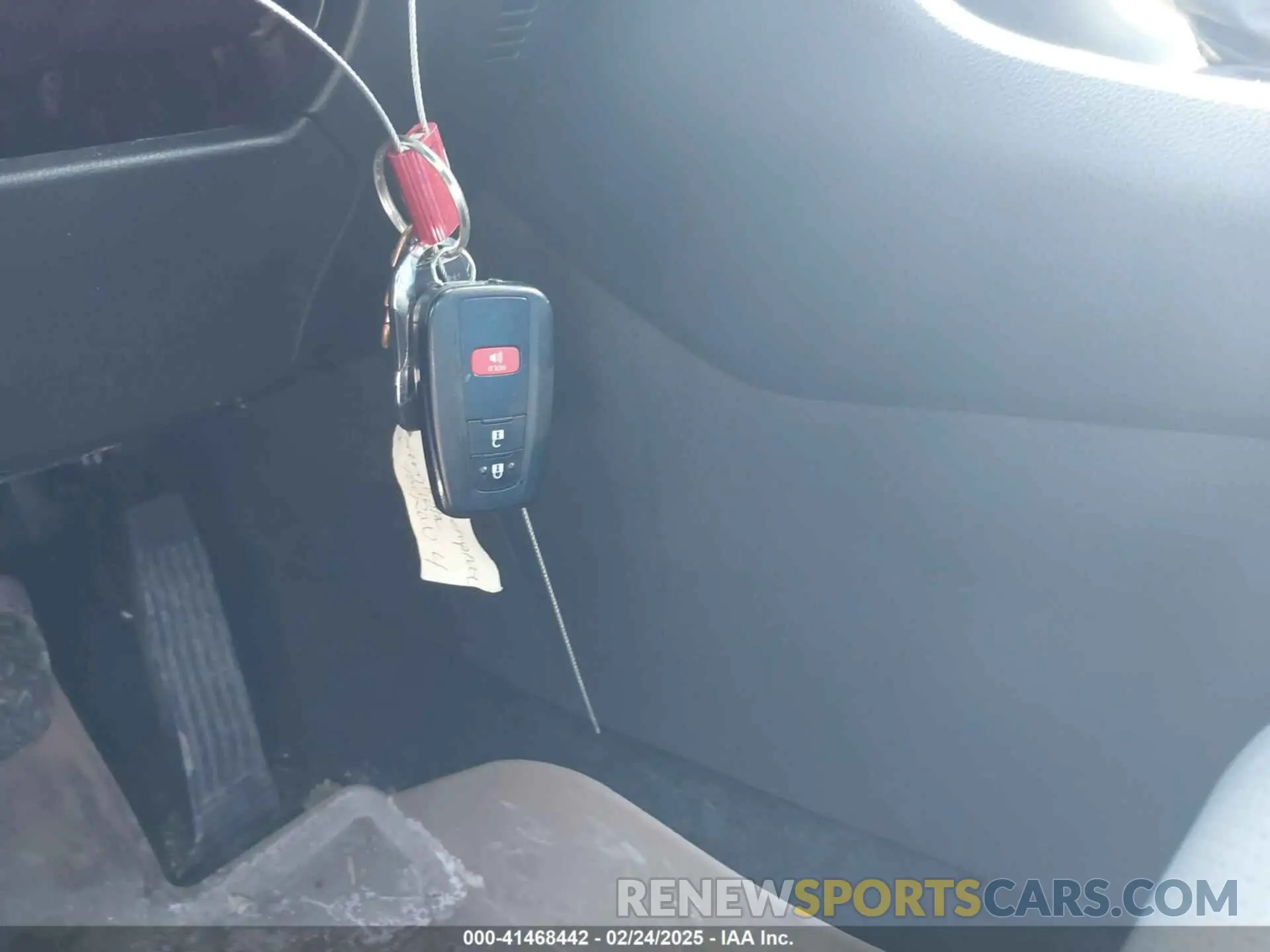 11 Photograph of a damaged car JTMRWRFVXMD134929 TOYOTA RAV4 HYBRID 2021