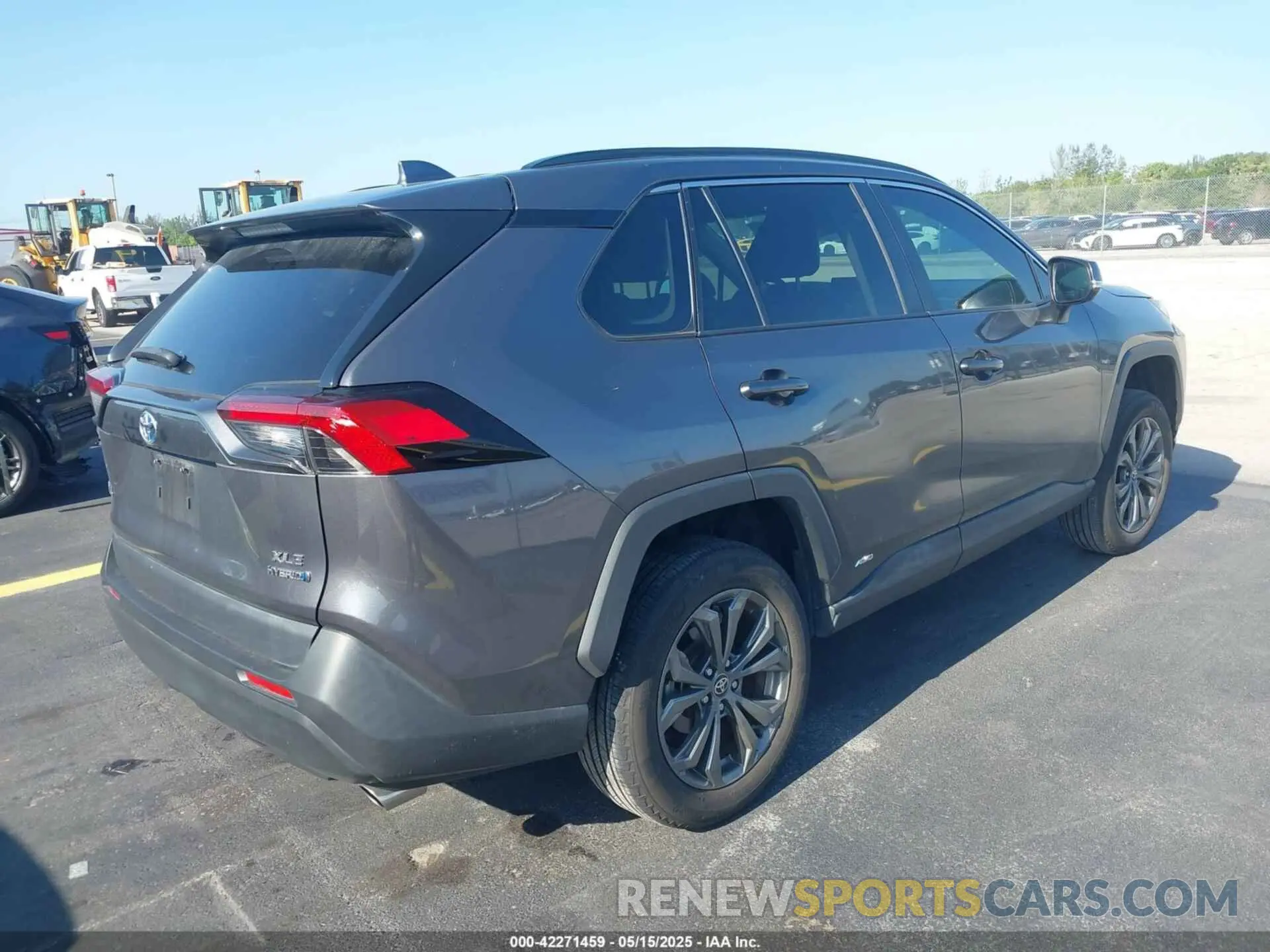 4 Photograph of a damaged car 2T3B6RFV5NW037465 TOYOTA RAV4 HYBRID 2022