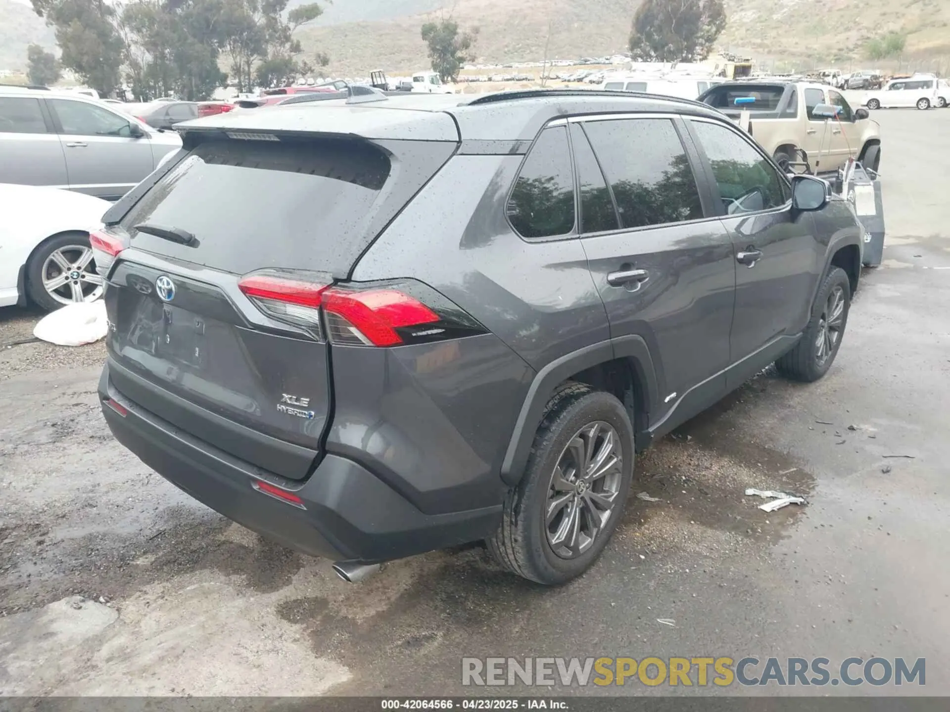 4 Photograph of a damaged car 2T3B6RFV7NW034681 TOYOTA RAV4 HYBRID 2022