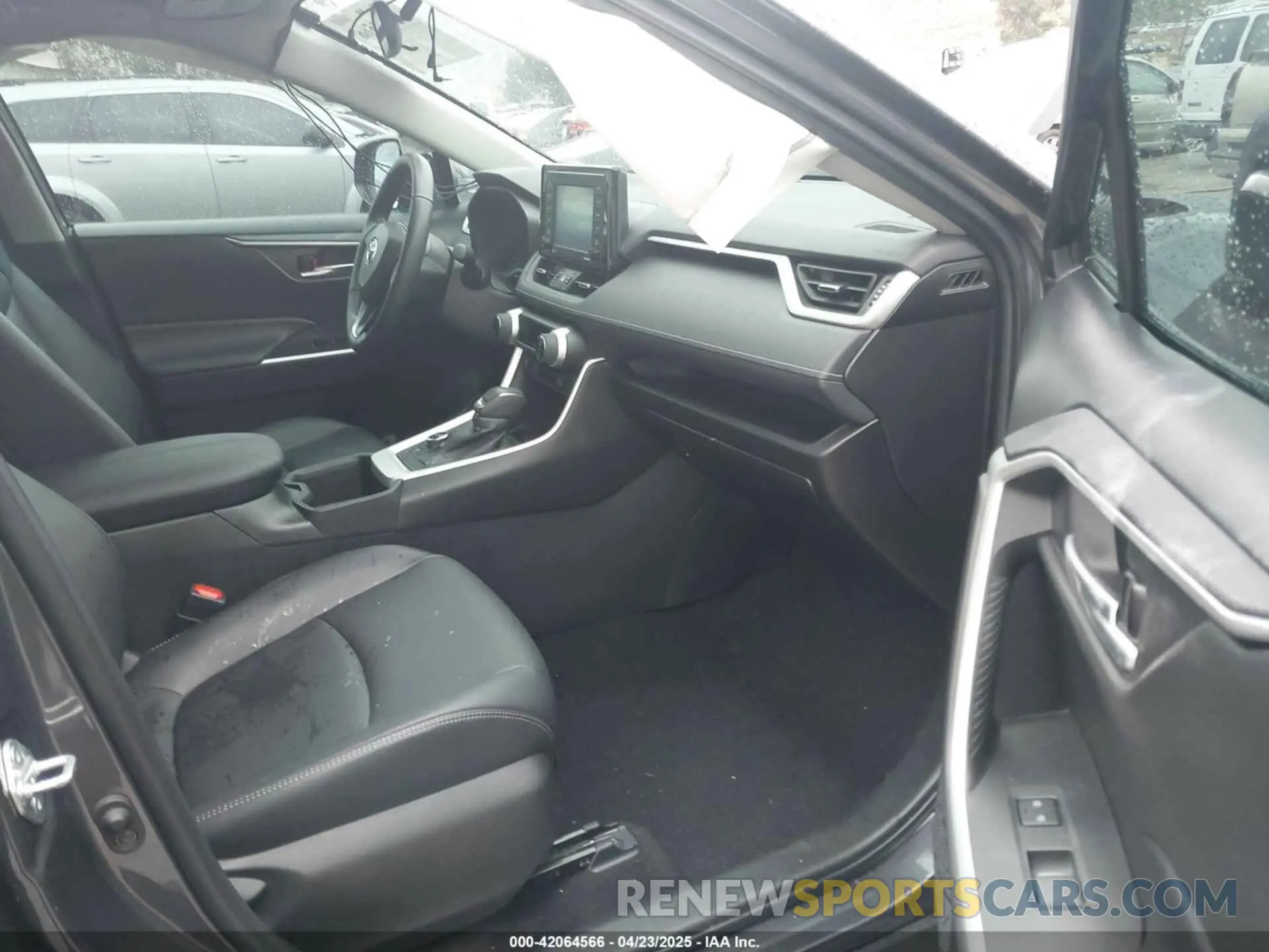 5 Photograph of a damaged car 2T3B6RFV7NW034681 TOYOTA RAV4 HYBRID 2022