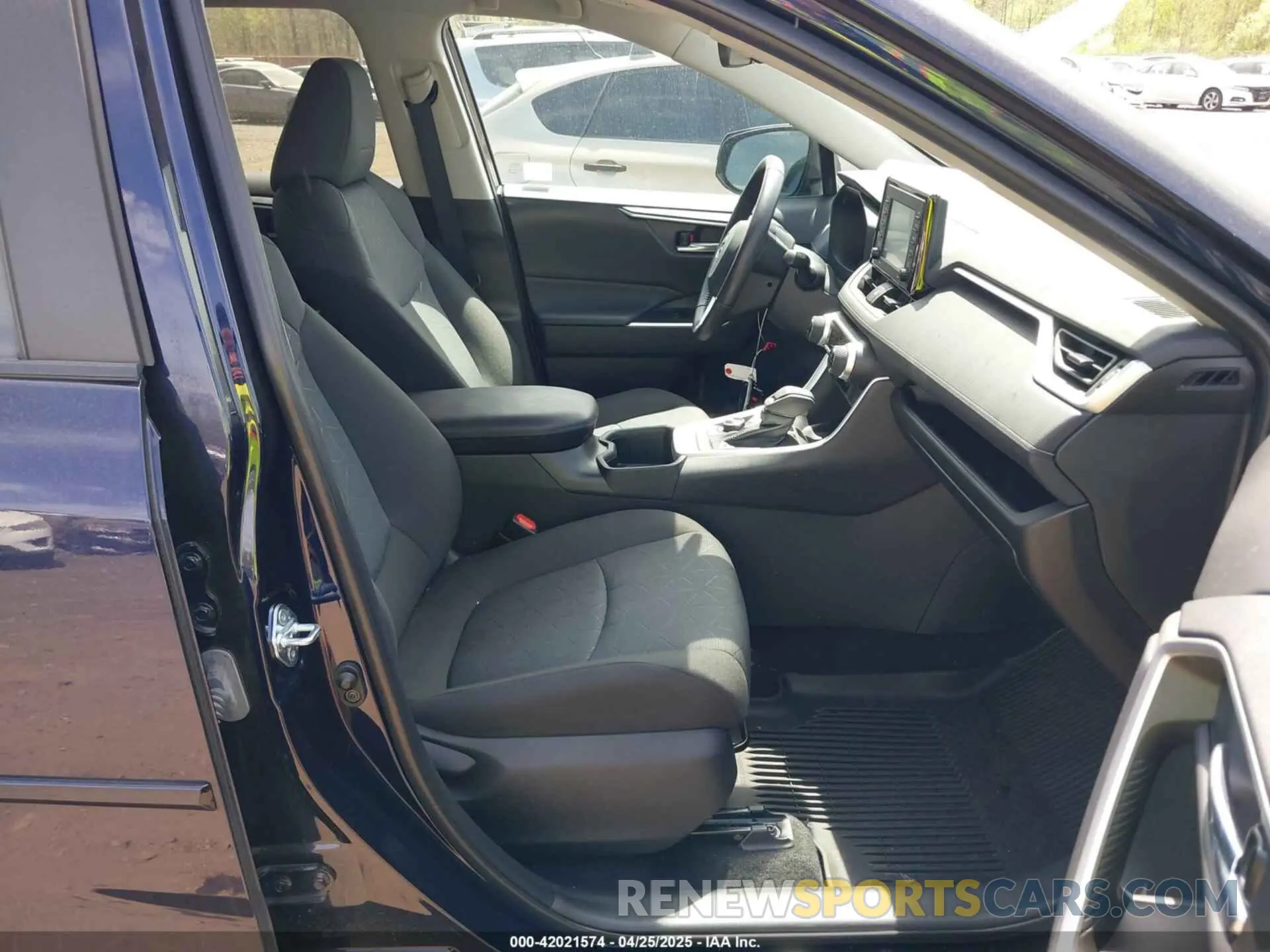 5 Photograph of a damaged car 2T3RWRFV8NW143648 TOYOTA RAV4 HYBRID 2022