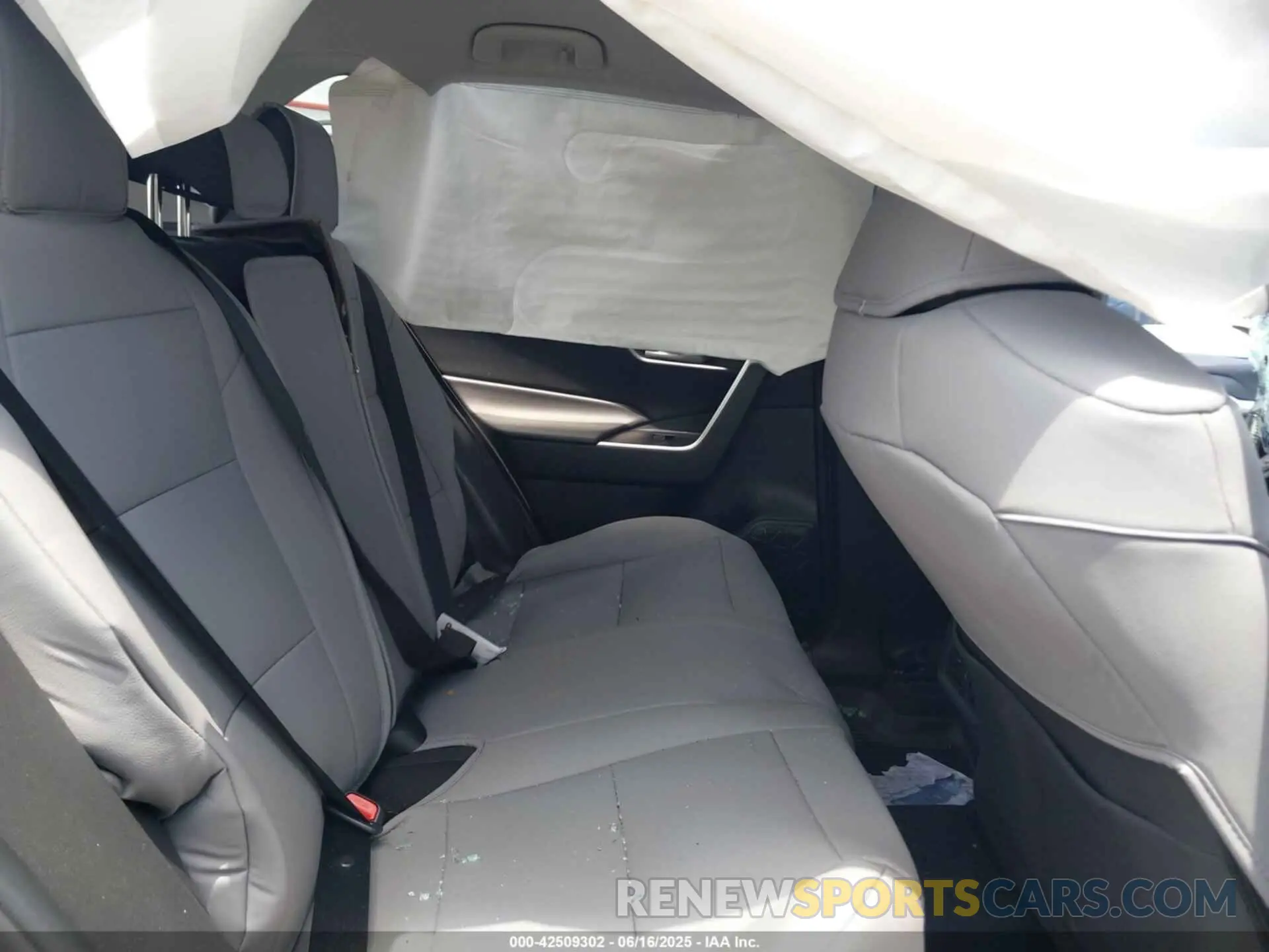 8 Photograph of a damaged car 2T3RWRFVXNW134272 TOYOTA RAV4 HYBRID 2022