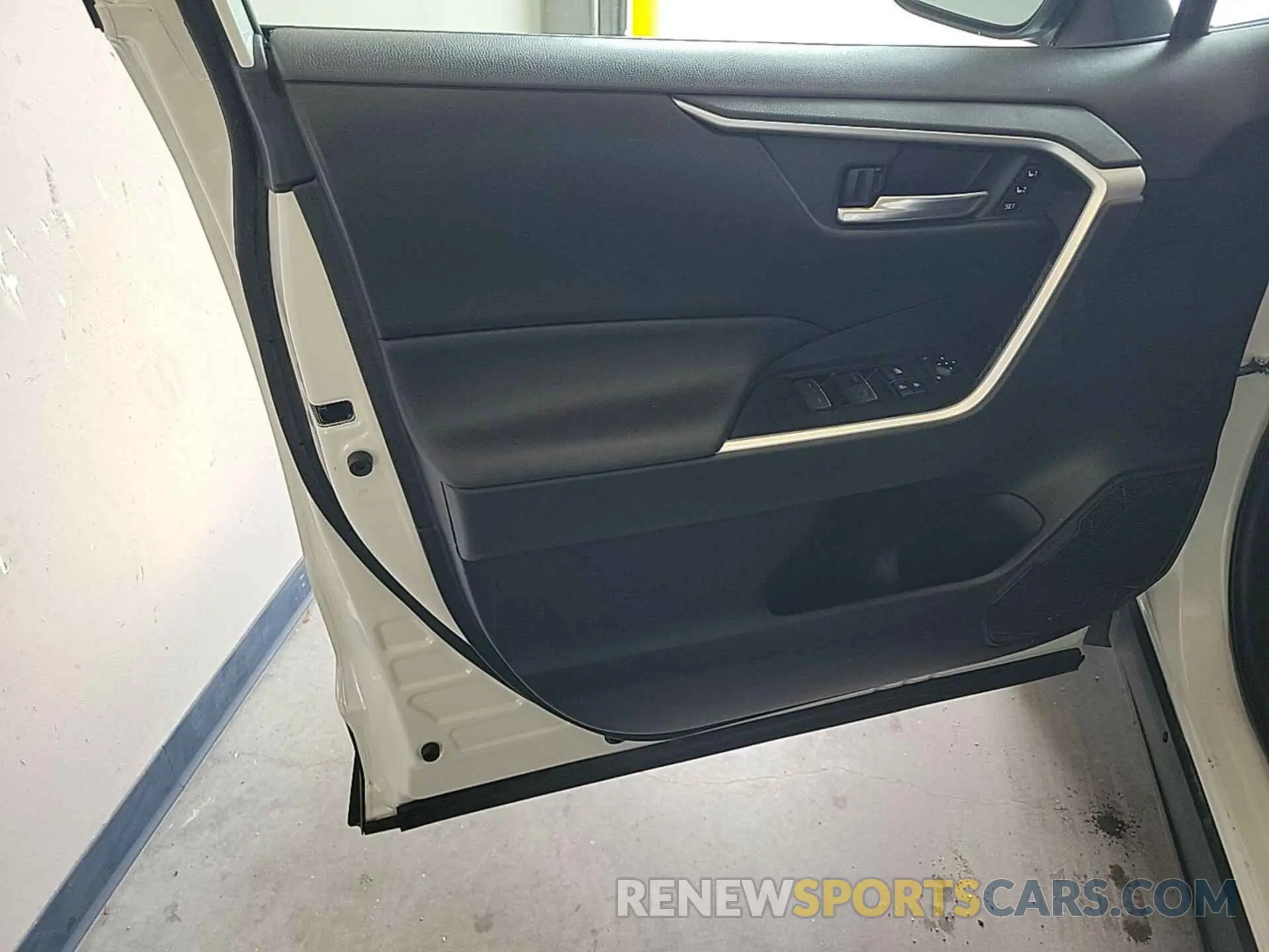 16 Photograph of a damaged car 4T3B6RFV2NU065868 TOYOTA RAV4 HYBRID 2022