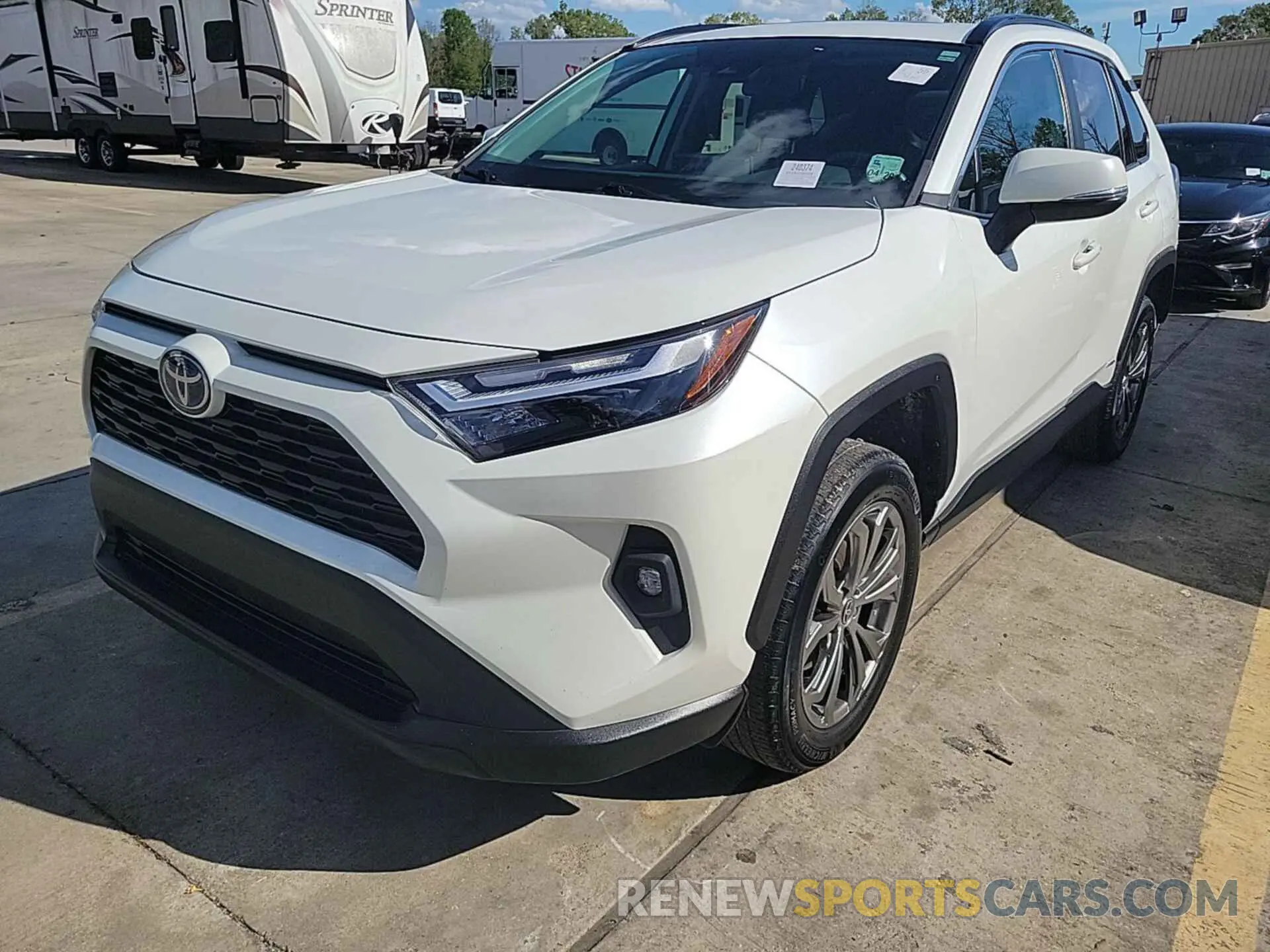 18 Photograph of a damaged car 4T3B6RFV2NU065868 TOYOTA RAV4 HYBRID 2022