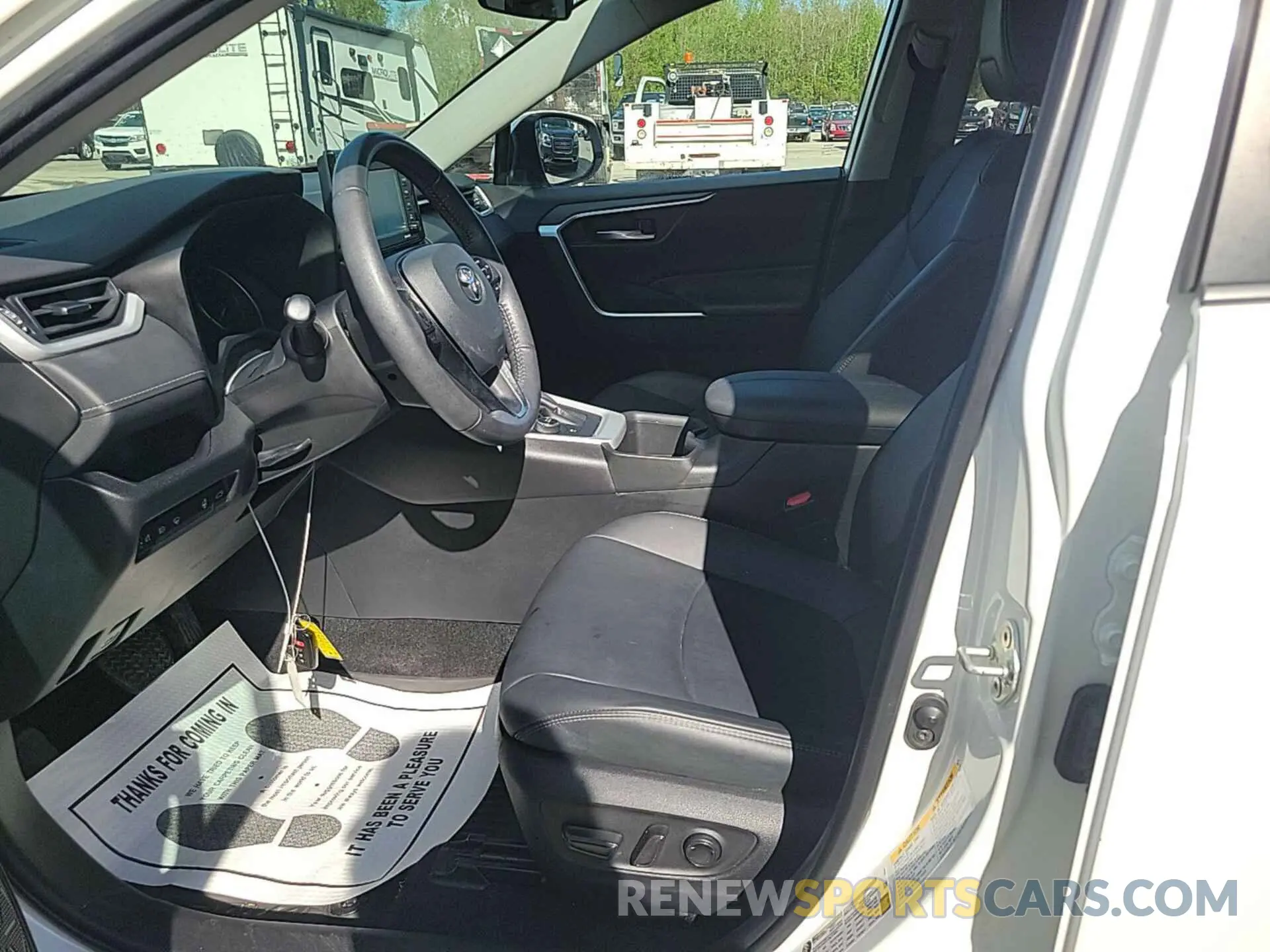 4 Photograph of a damaged car 4T3B6RFV2NU065868 TOYOTA RAV4 HYBRID 2022