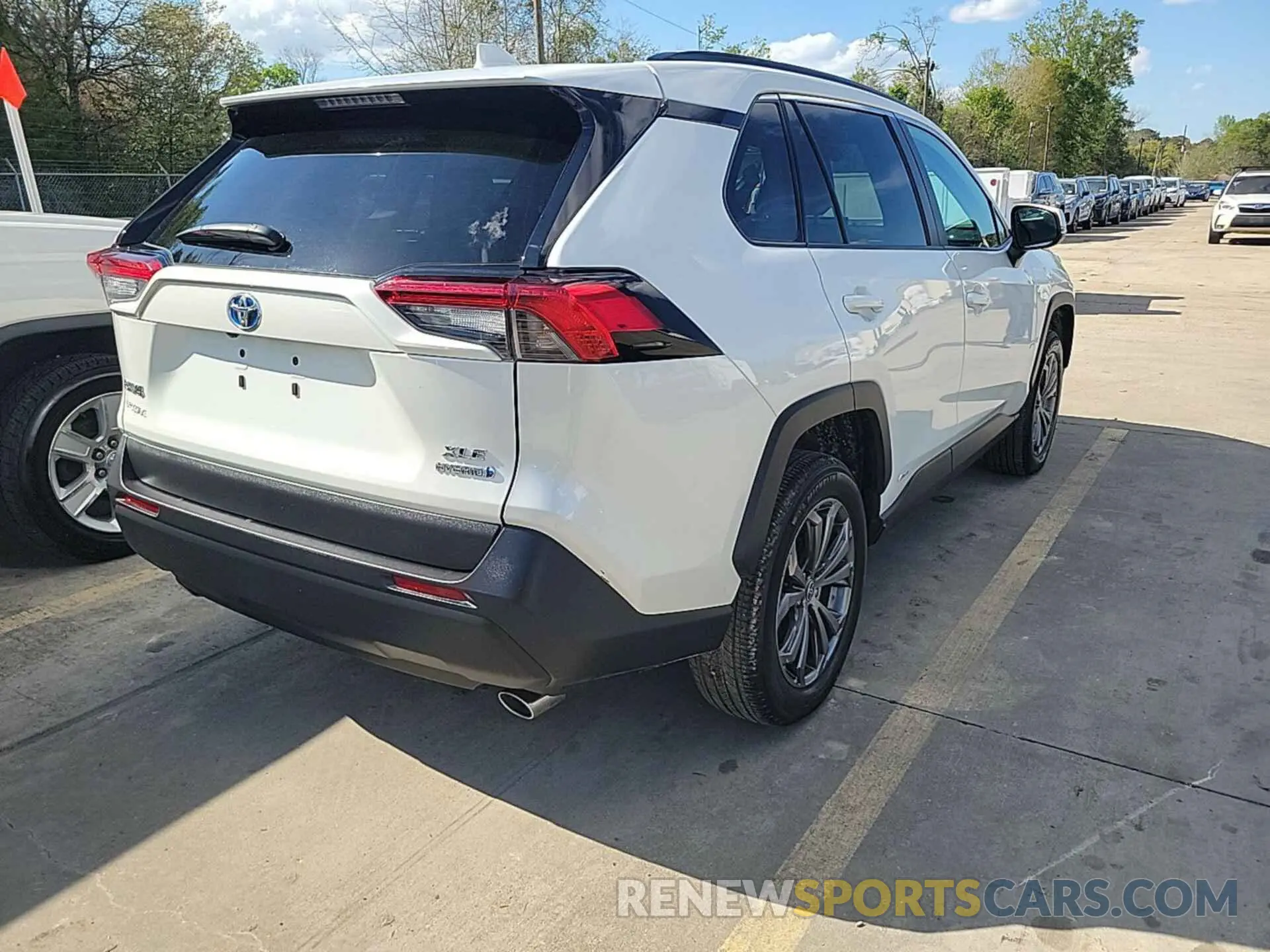 5 Photograph of a damaged car 4T3B6RFV2NU065868 TOYOTA RAV4 HYBRID 2022
