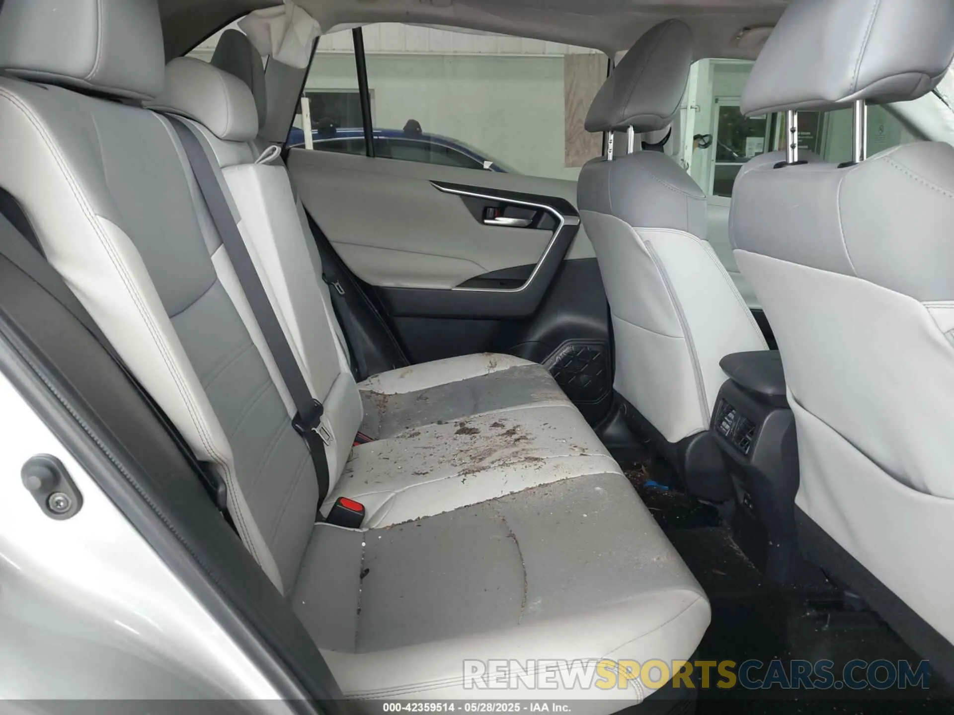 8 Photograph of a damaged car 4T3B6RFV6NU085122 TOYOTA RAV4 HYBRID 2022