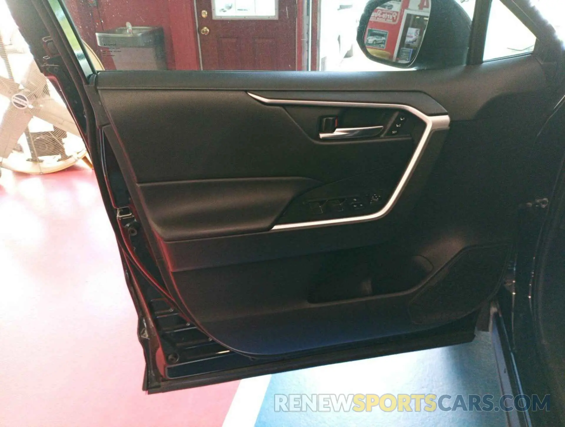 17 Photograph of a damaged car 4T3B6RFV7NU071911 TOYOTA RAV4 HYBRID 2022