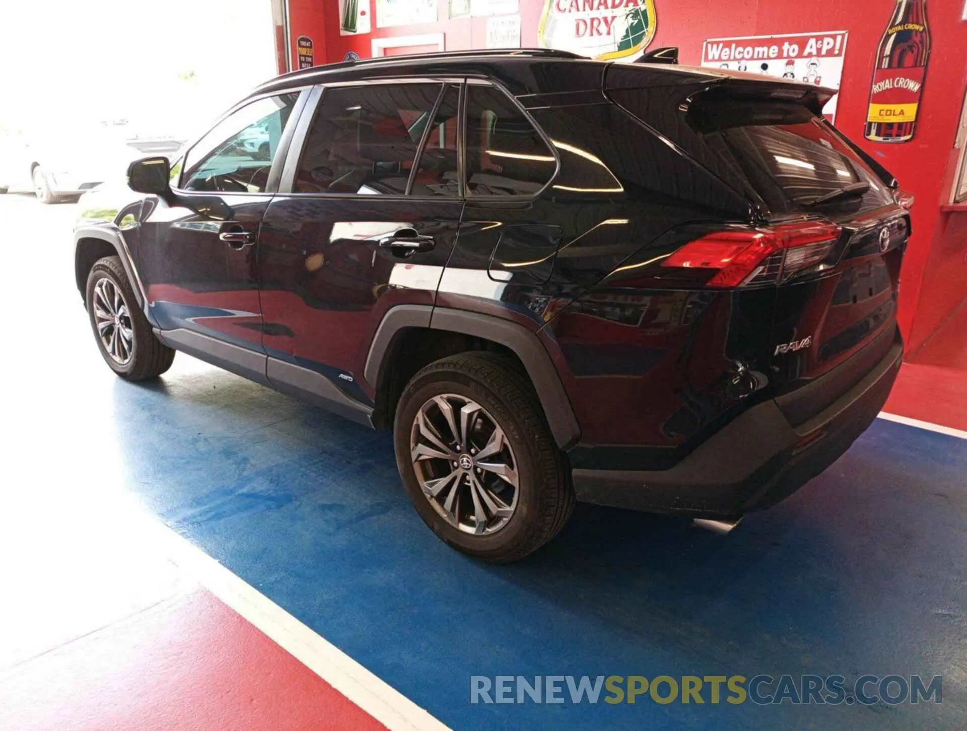 19 Photograph of a damaged car 4T3B6RFV7NU071911 TOYOTA RAV4 HYBRID 2022