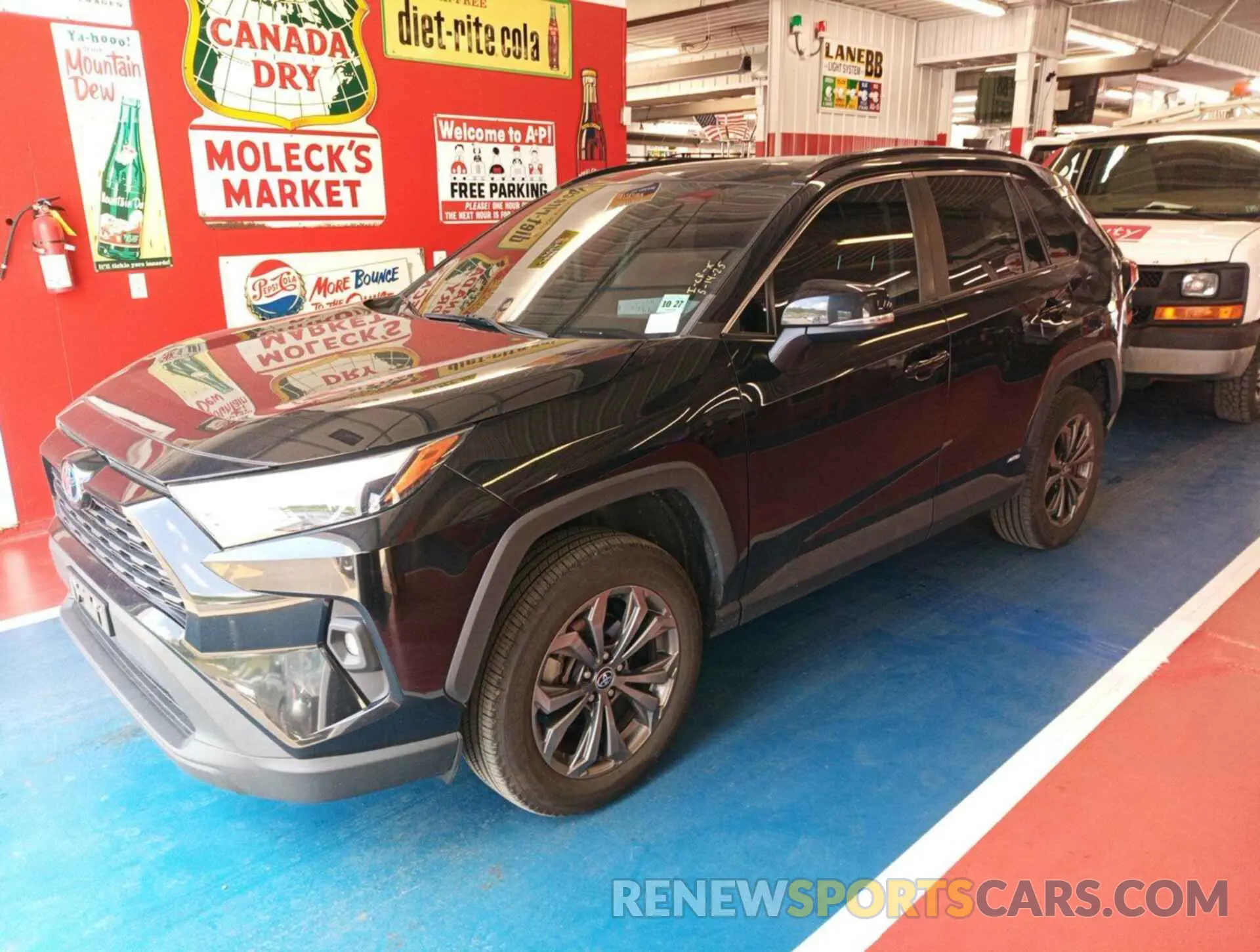 7 Photograph of a damaged car 4T3B6RFV7NU071911 TOYOTA RAV4 HYBRID 2022