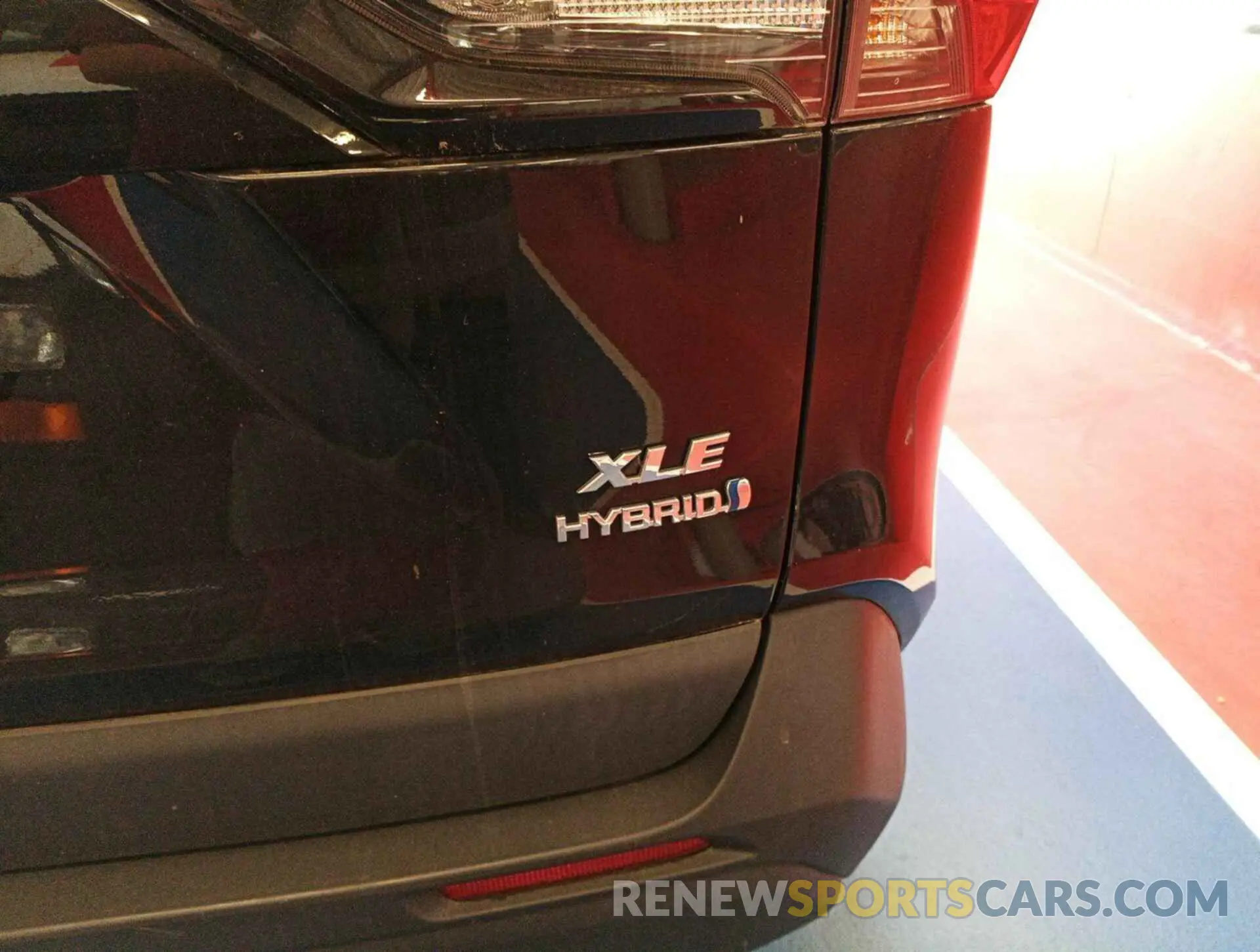 9 Photograph of a damaged car 4T3B6RFV7NU071911 TOYOTA RAV4 HYBRID 2022