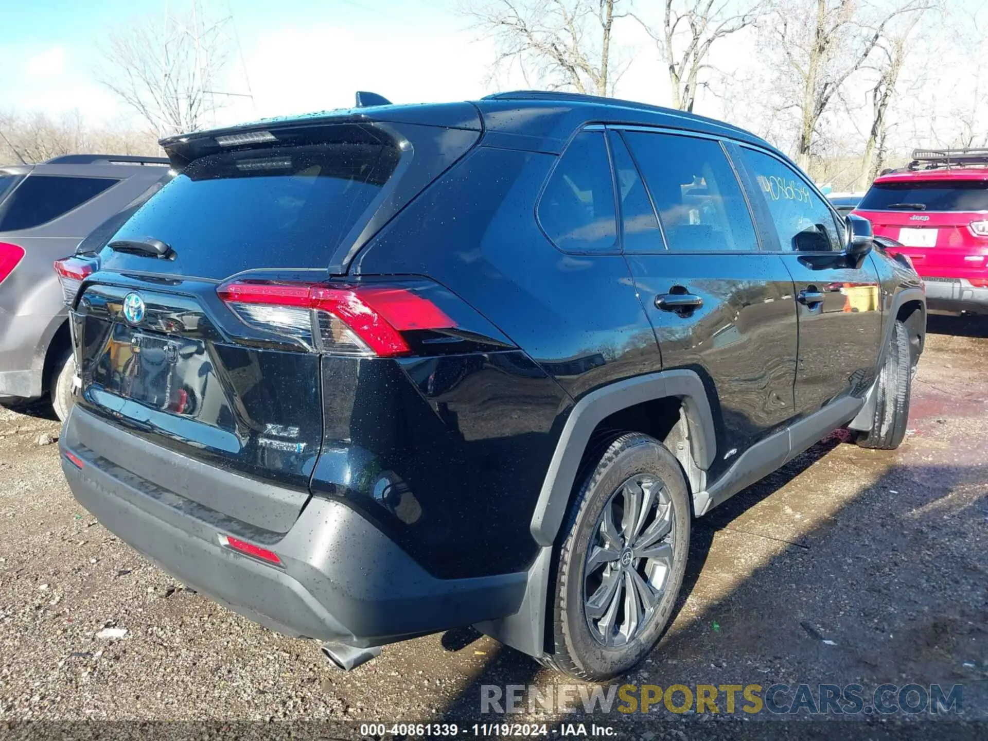 4 Photograph of a damaged car 4T3B6RFVXNU102603 TOYOTA RAV4 HYBRID 2022