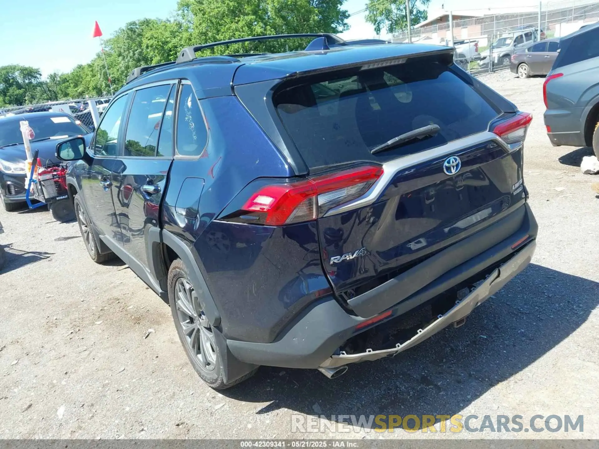 3 Фотография поврежденного автомобиля 4T3D6RFVXNU069286 TOYOTA RAV4 HYBRID 2022