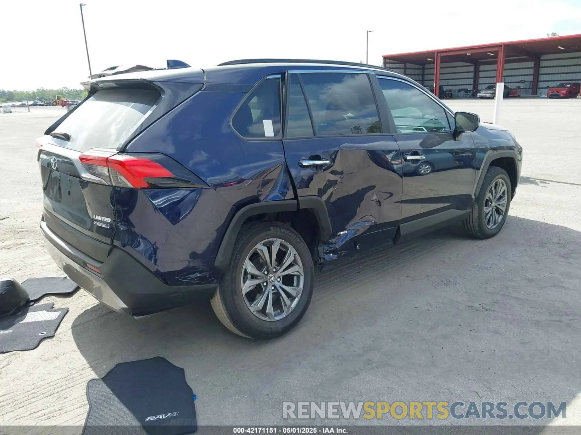 4 Photograph of a damaged car 4T3D6RFVXNU069952 TOYOTA RAV4 HYBRID 2022