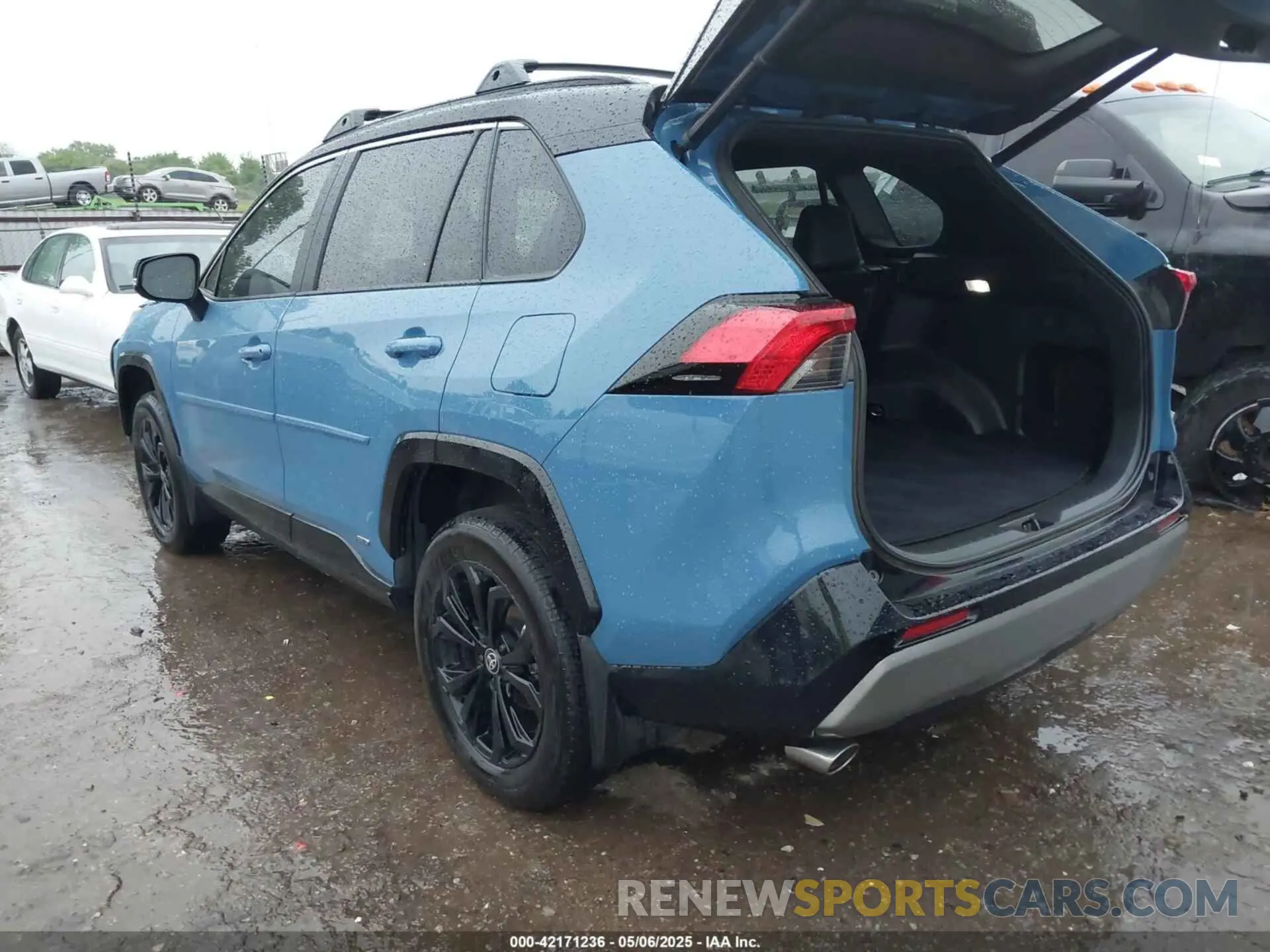 3 Photograph of a damaged car 4T3E6RFV0NU102509 TOYOTA RAV4 HYBRID 2022