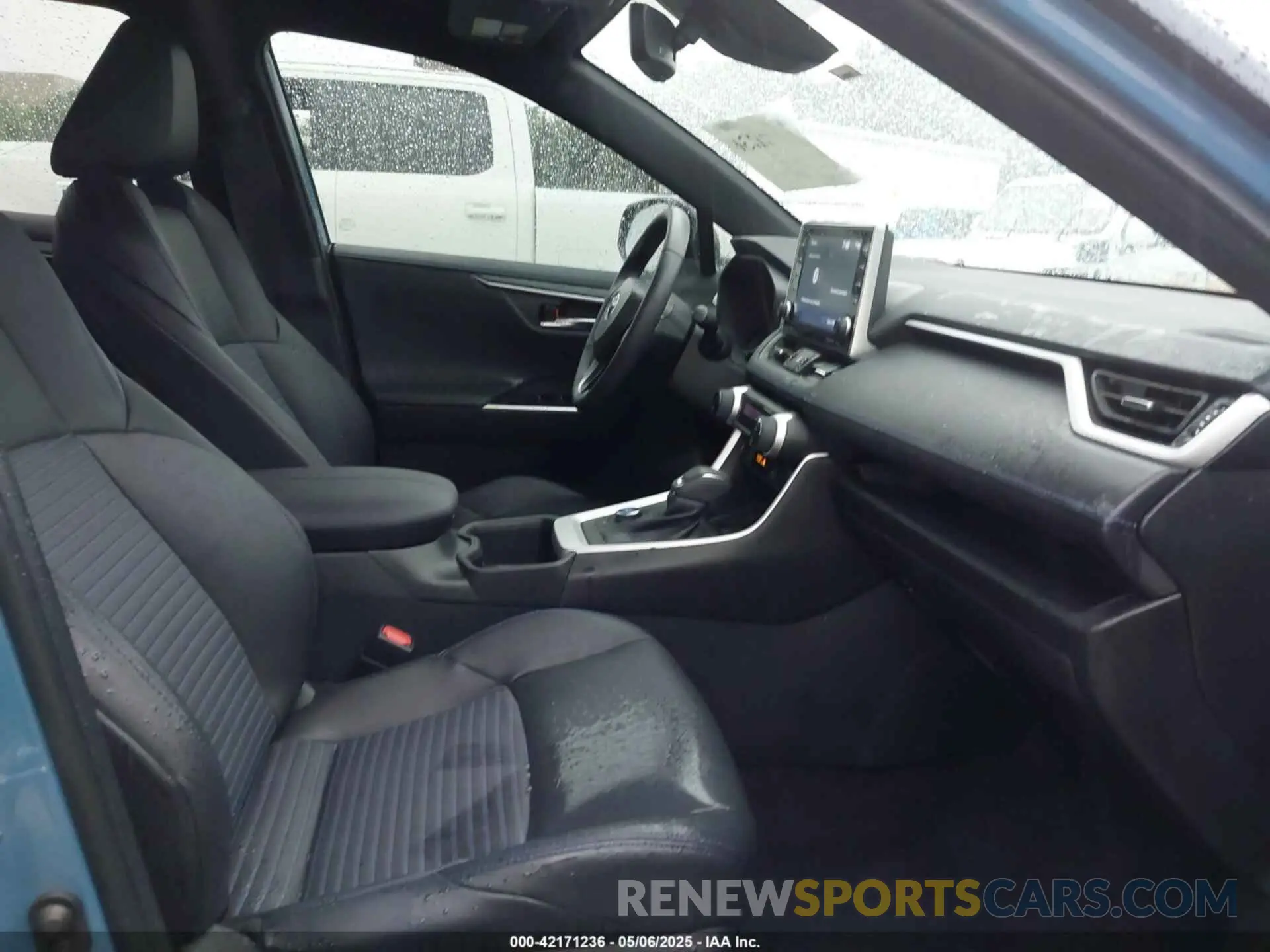 5 Photograph of a damaged car 4T3E6RFV0NU102509 TOYOTA RAV4 HYBRID 2022