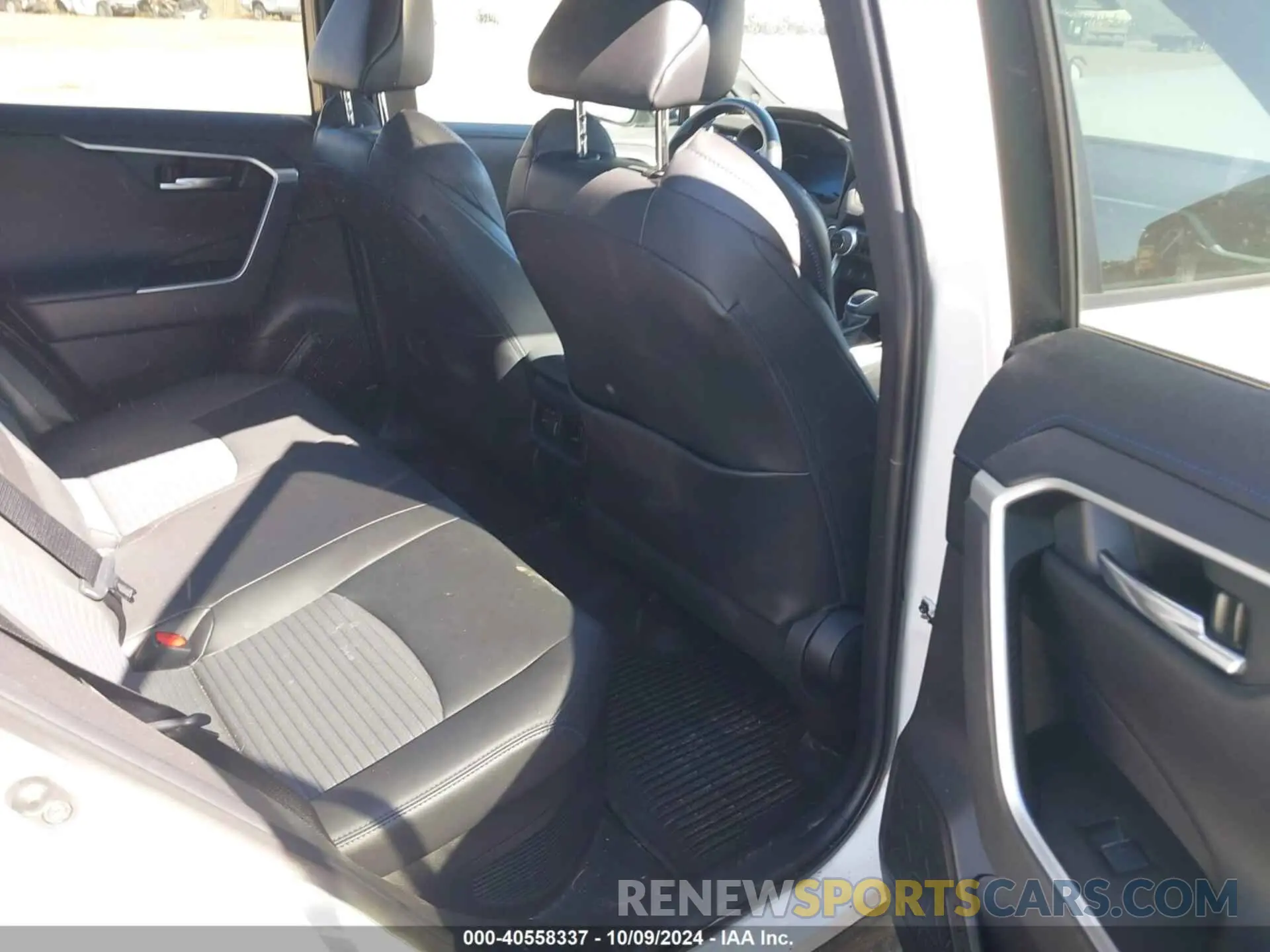 8 Photograph of a damaged car 4T3E6RFV4NU075931 TOYOTA RAV4 HYBRID 2022
